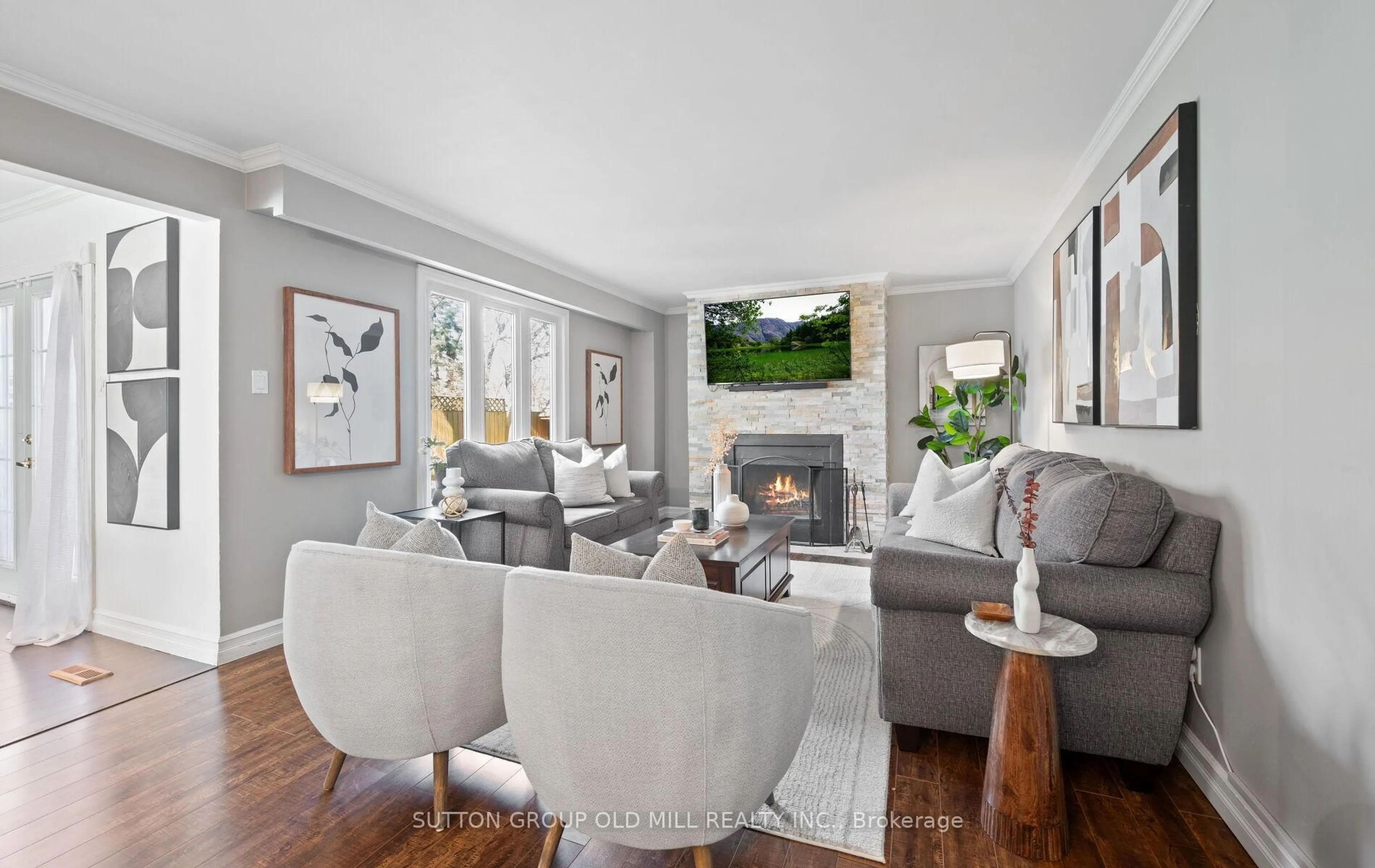 Living room with furniture, unknown for 1433 Andros Blvd, Mississauga Ontario L5J 4K2