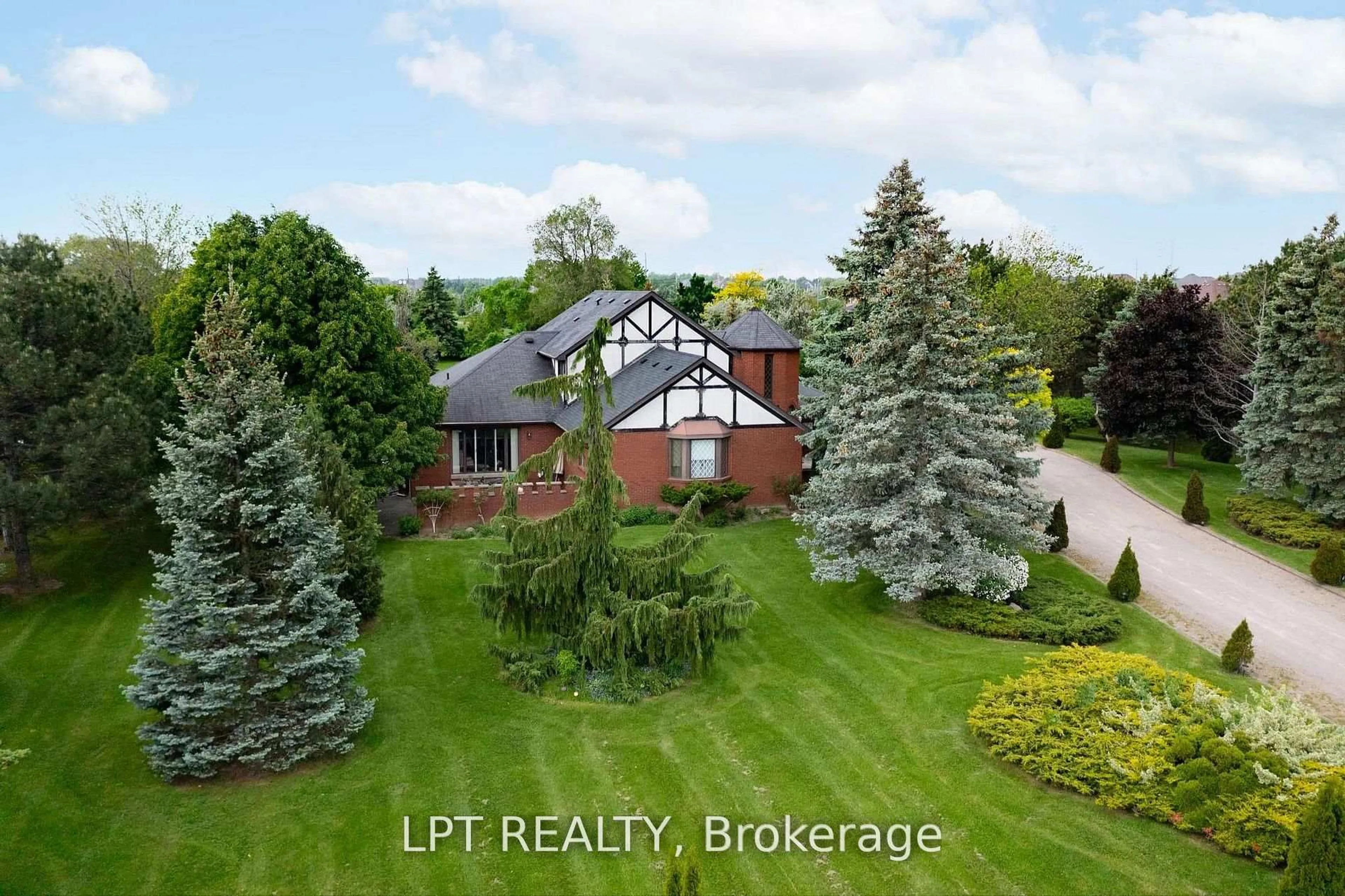 A pic from outside/outdoor area/front of a property/back of a property/a pic from drone, water/lake/river/ocean view for 6 Fenton Way, Brampton Ontario L6P 0P5