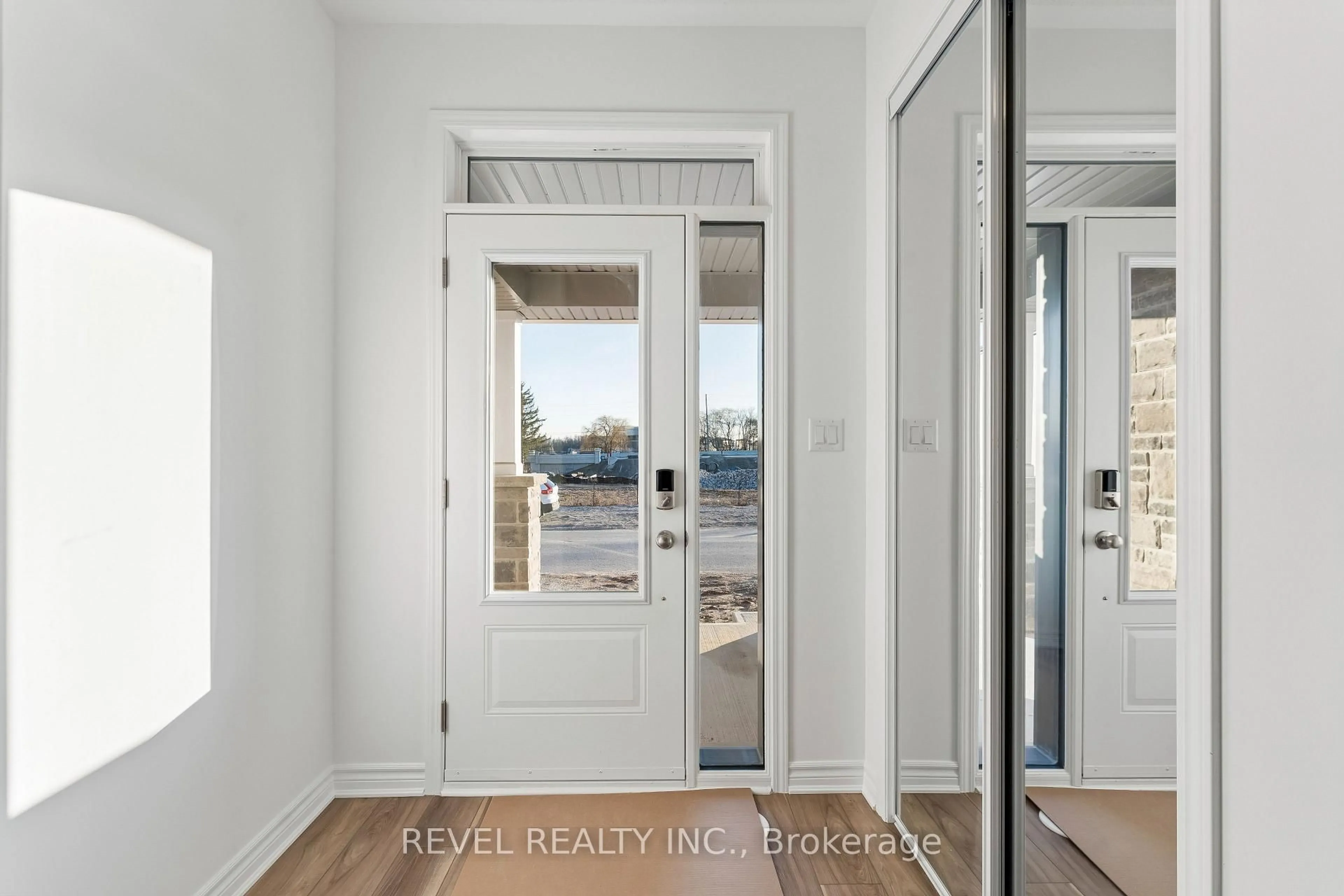 Indoor entryway for 11 Vimy Ridge Rd, Brampton Ontario L7A 5M6