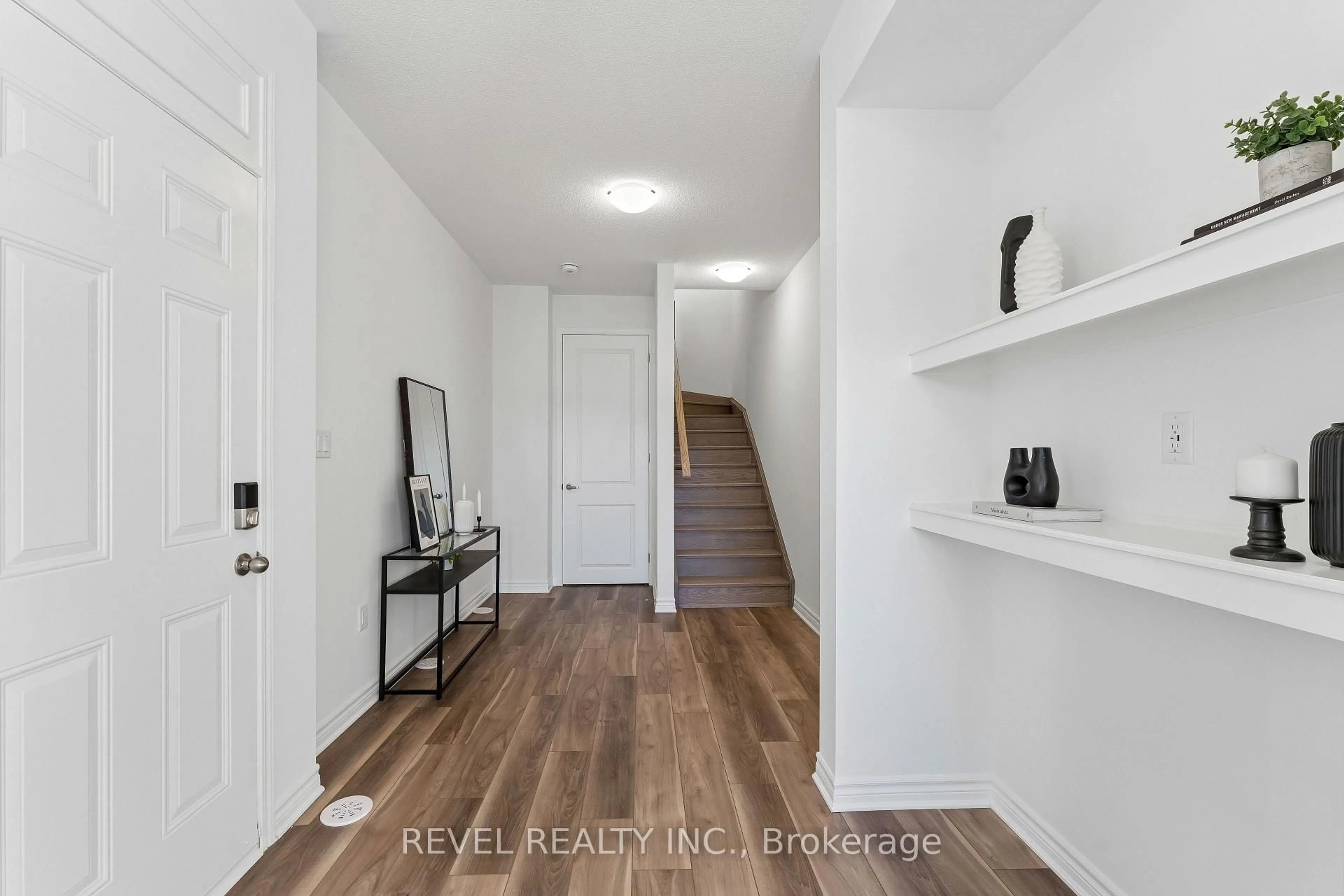 Indoor entryway for 11 Vimy Ridge Rd, Brampton Ontario L7A 5M6