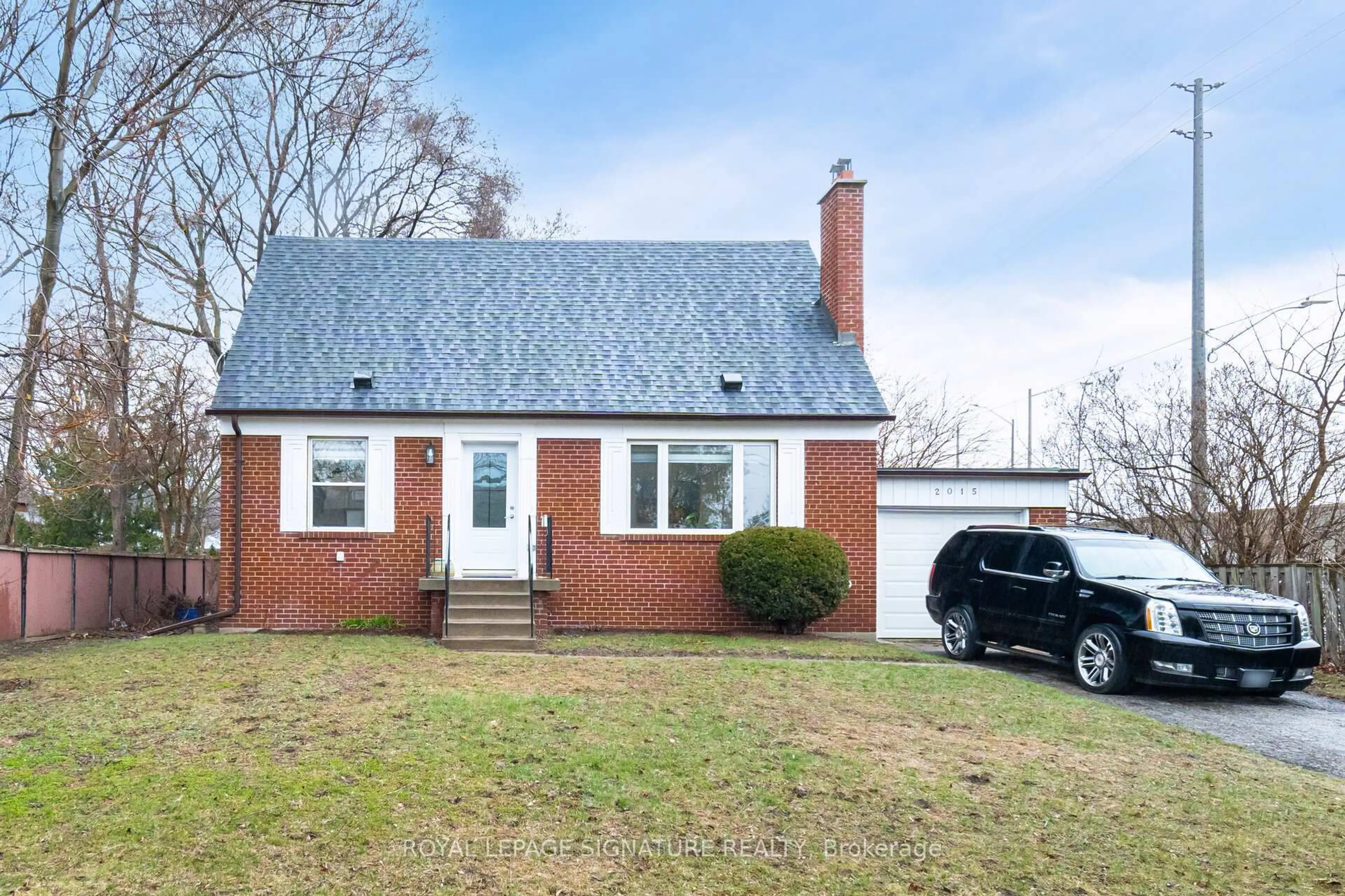 Home with brick exterior material, street for 2015 Stanfield Rd, Mississauga Ontario L4Y 1R2