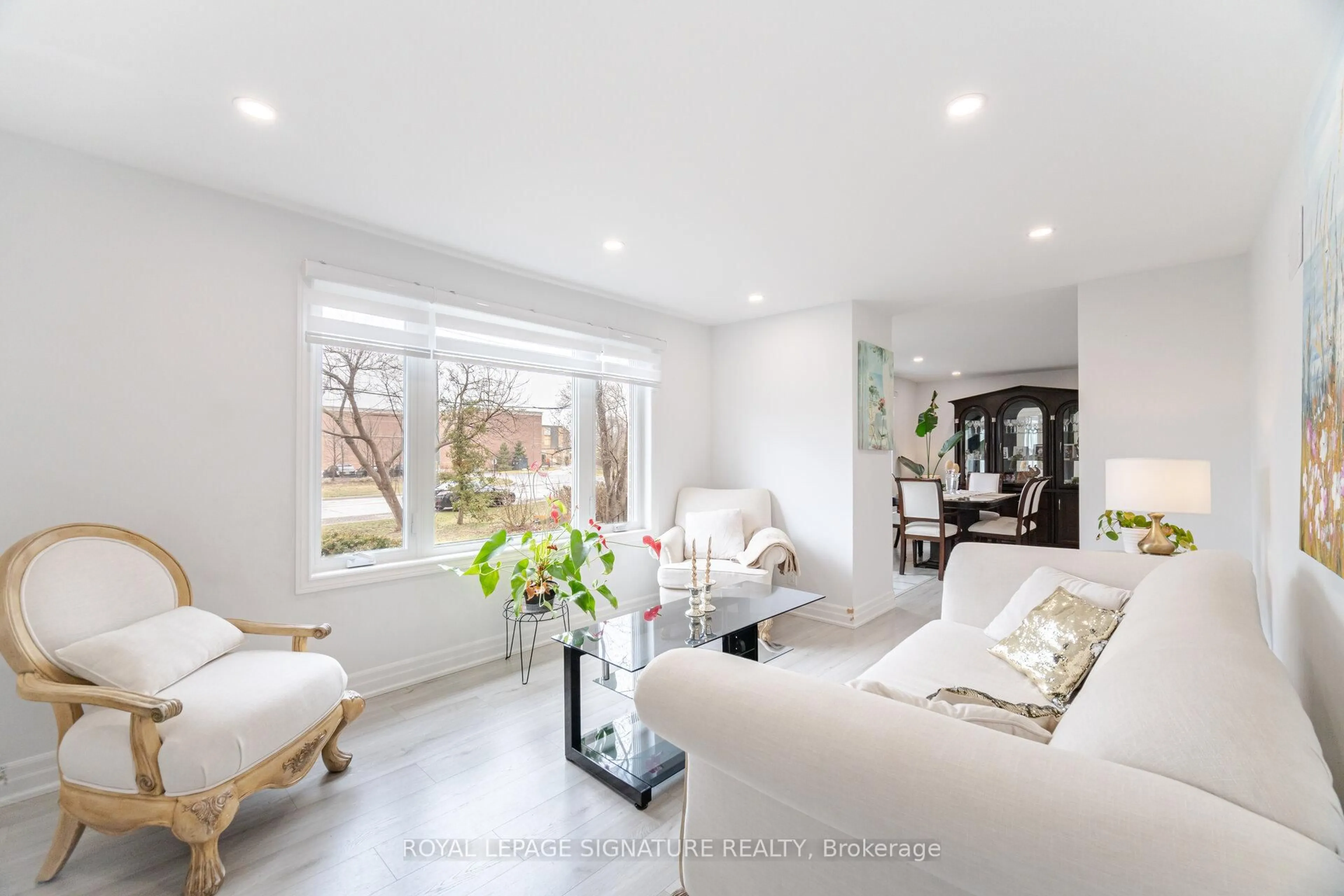 Living room with furniture, unknown for 2015 Stanfield Rd, Mississauga Ontario L4Y 1R2