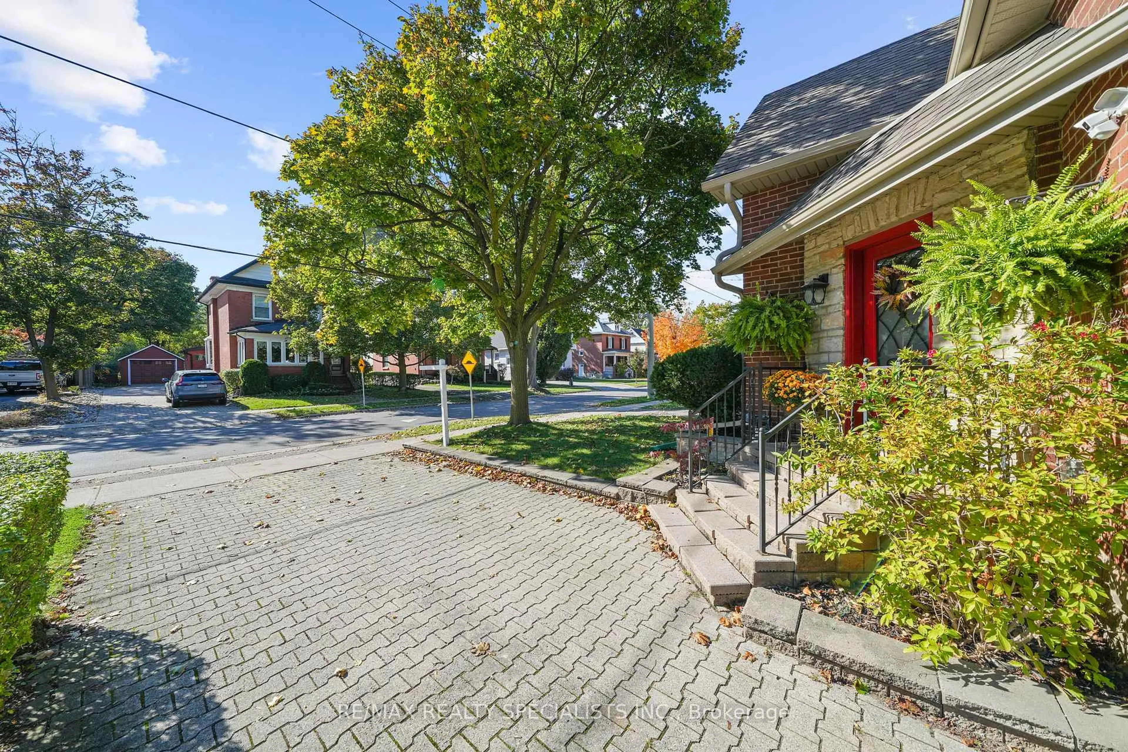 Patio, street for 46 Elizabeth St, Brampton Ontario L6Y 1R1