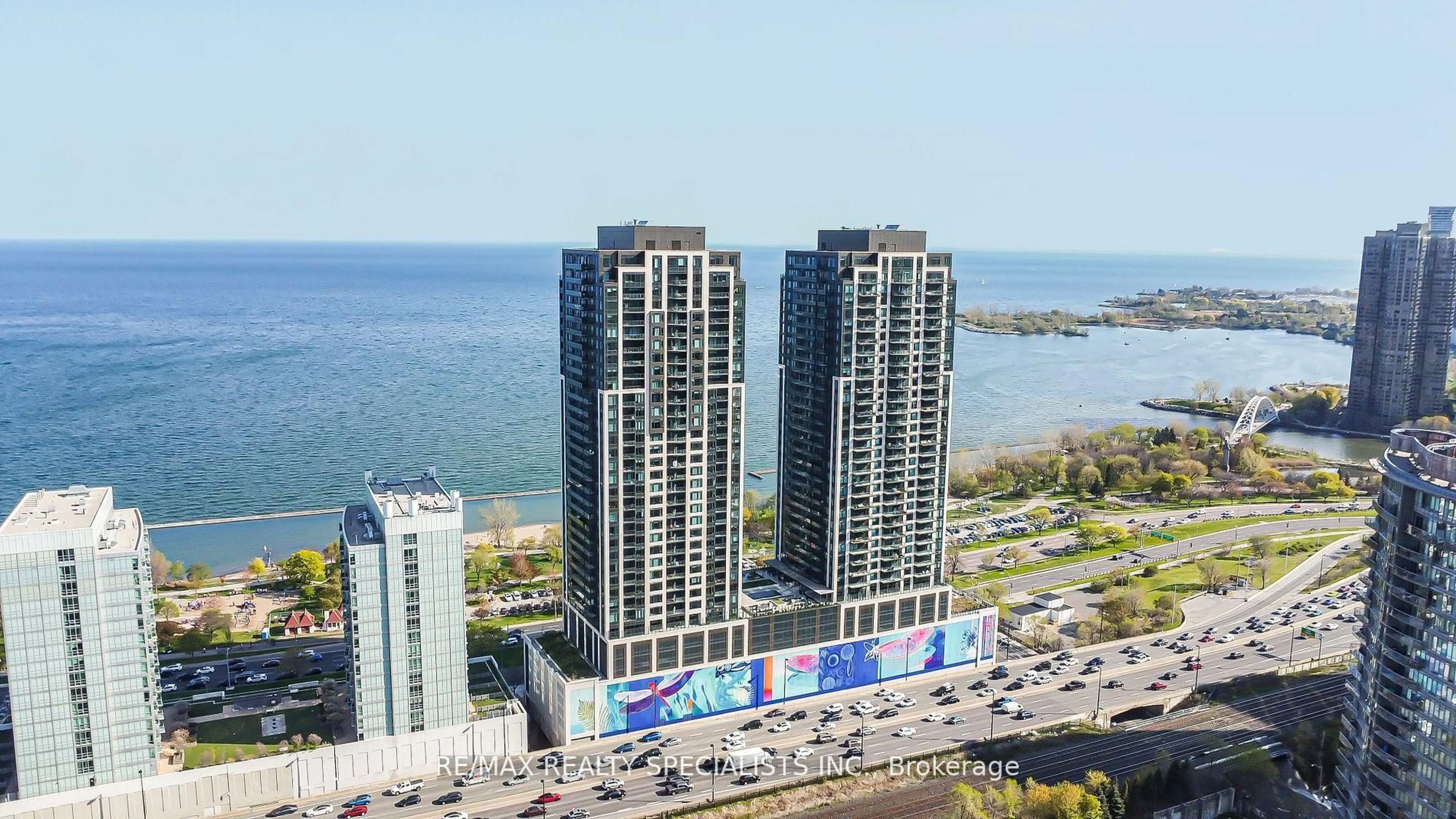 A pic from outside/outdoor area/front of a property/back of a property/a pic from drone, city buildings view from balcony for 1926 Lakeshore Blvd #3711, Toronto Ontario M6S 1A1
