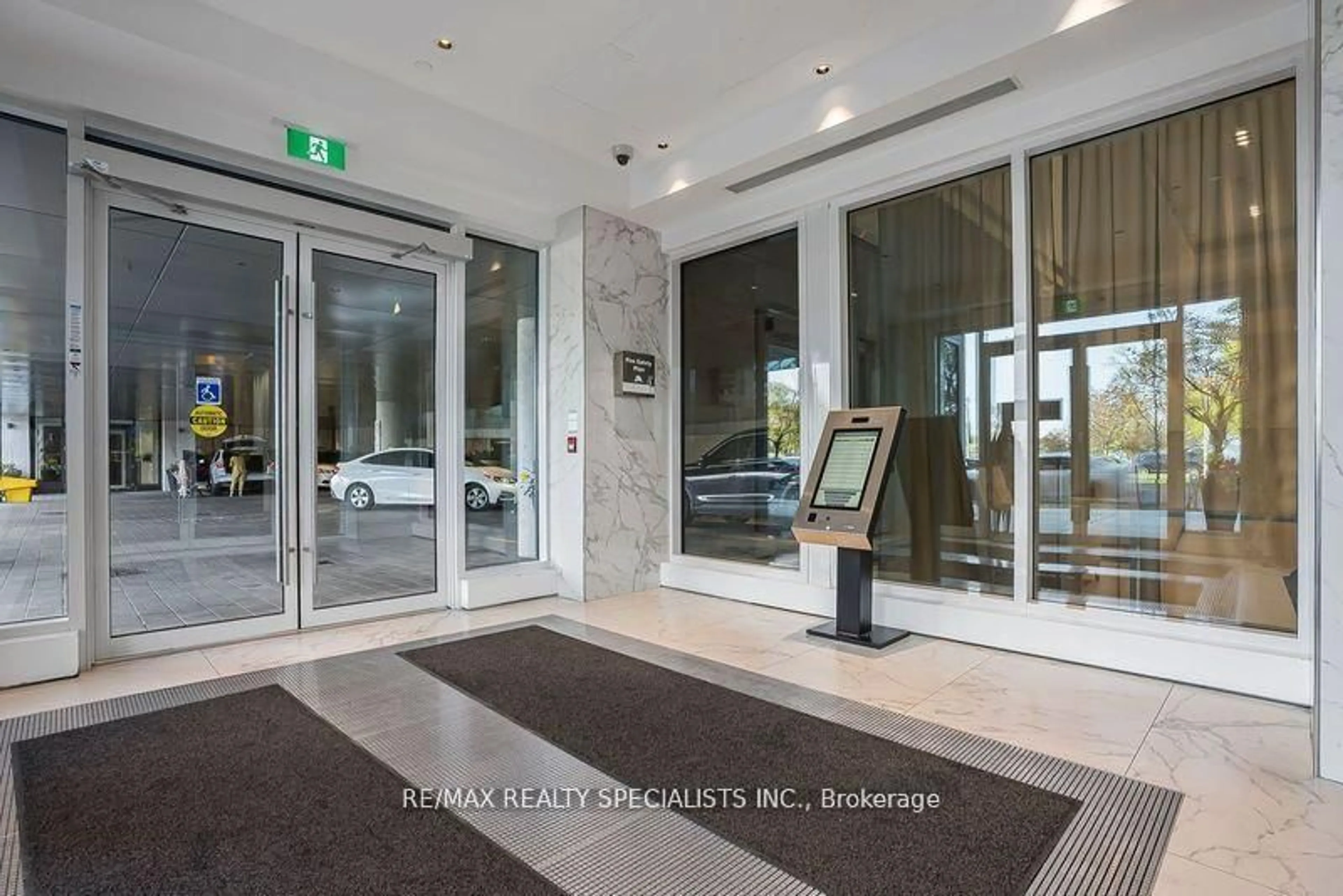 Indoor foyer for 1926 Lakeshore Blvd #3711, Toronto Ontario M6S 1A1