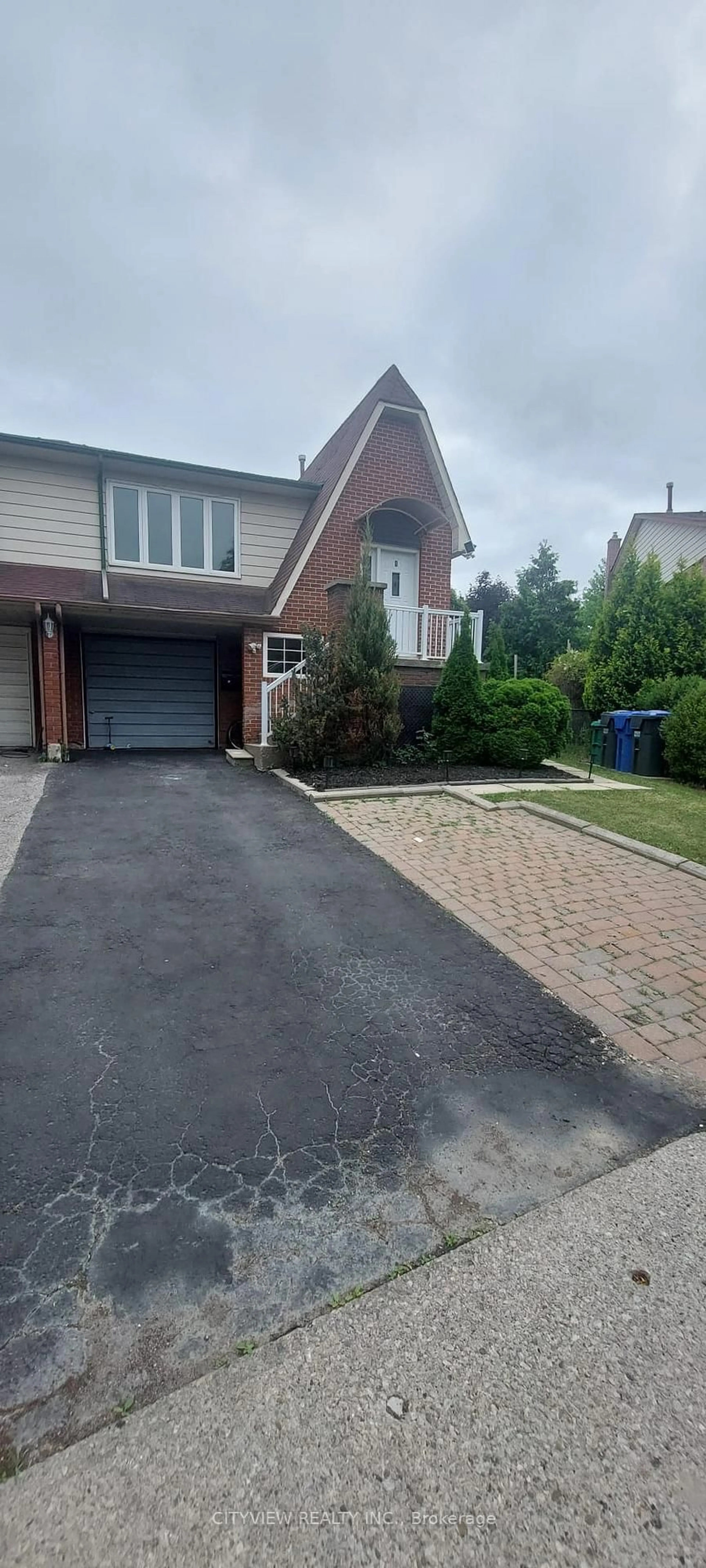 Home with brick exterior material, street for 28 Foxacre Row, Brampton Ontario L6V 3P5