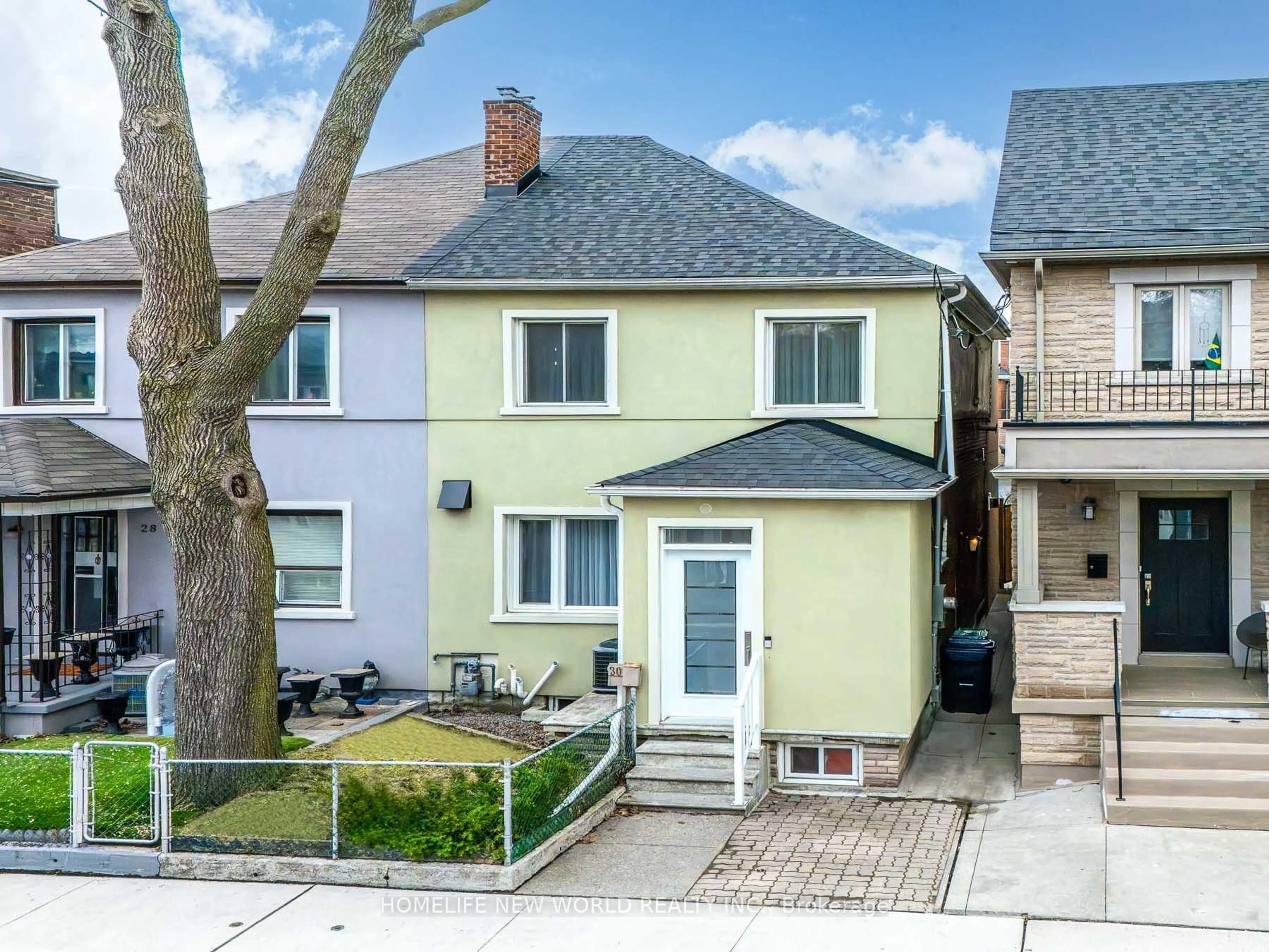 Unknown for 30 Carling Ave, Toronto Ontario M6G 3S1