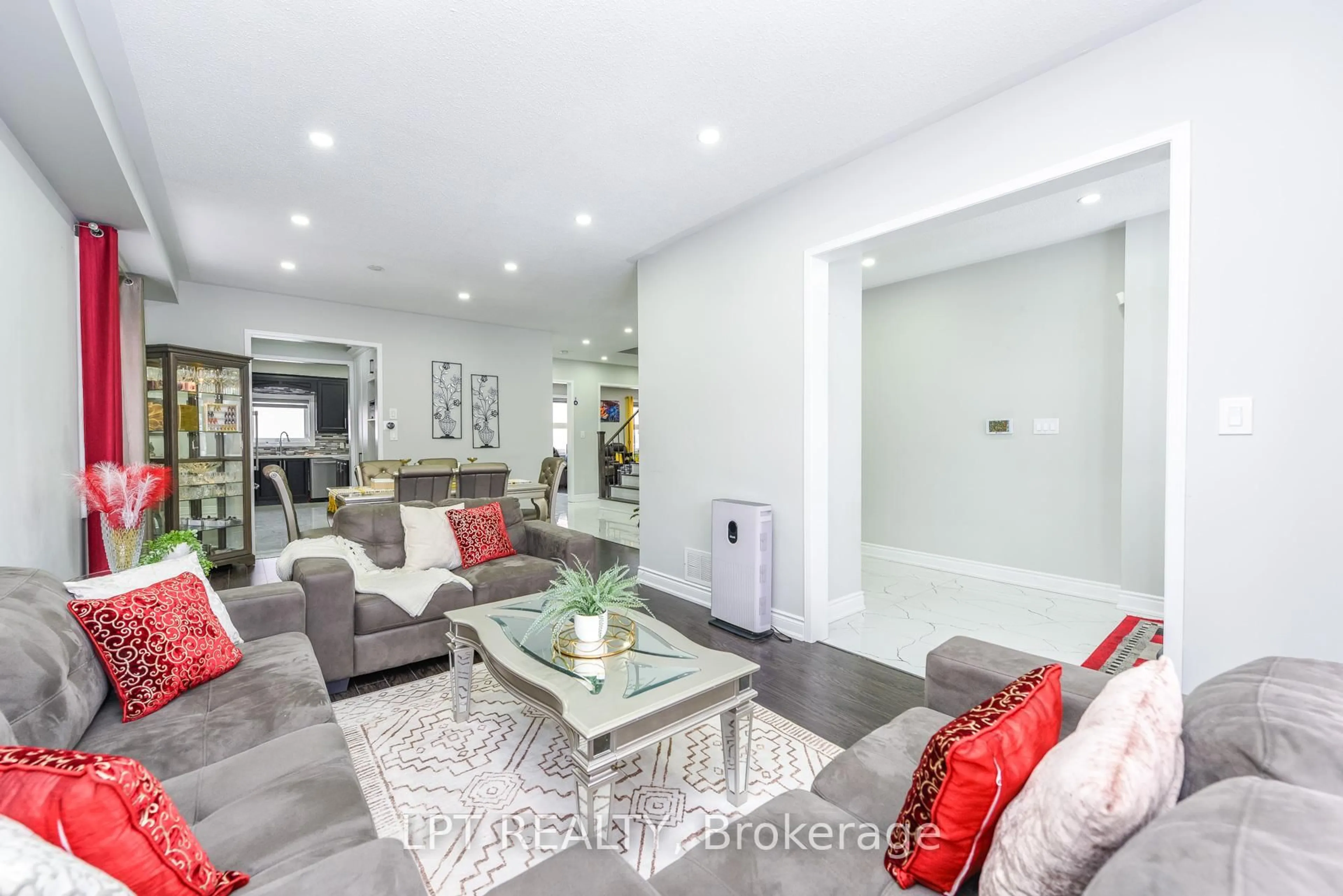 Living room with furniture, unknown for 7 Chapparal Dr, Brampton Ontario L6R 3C5