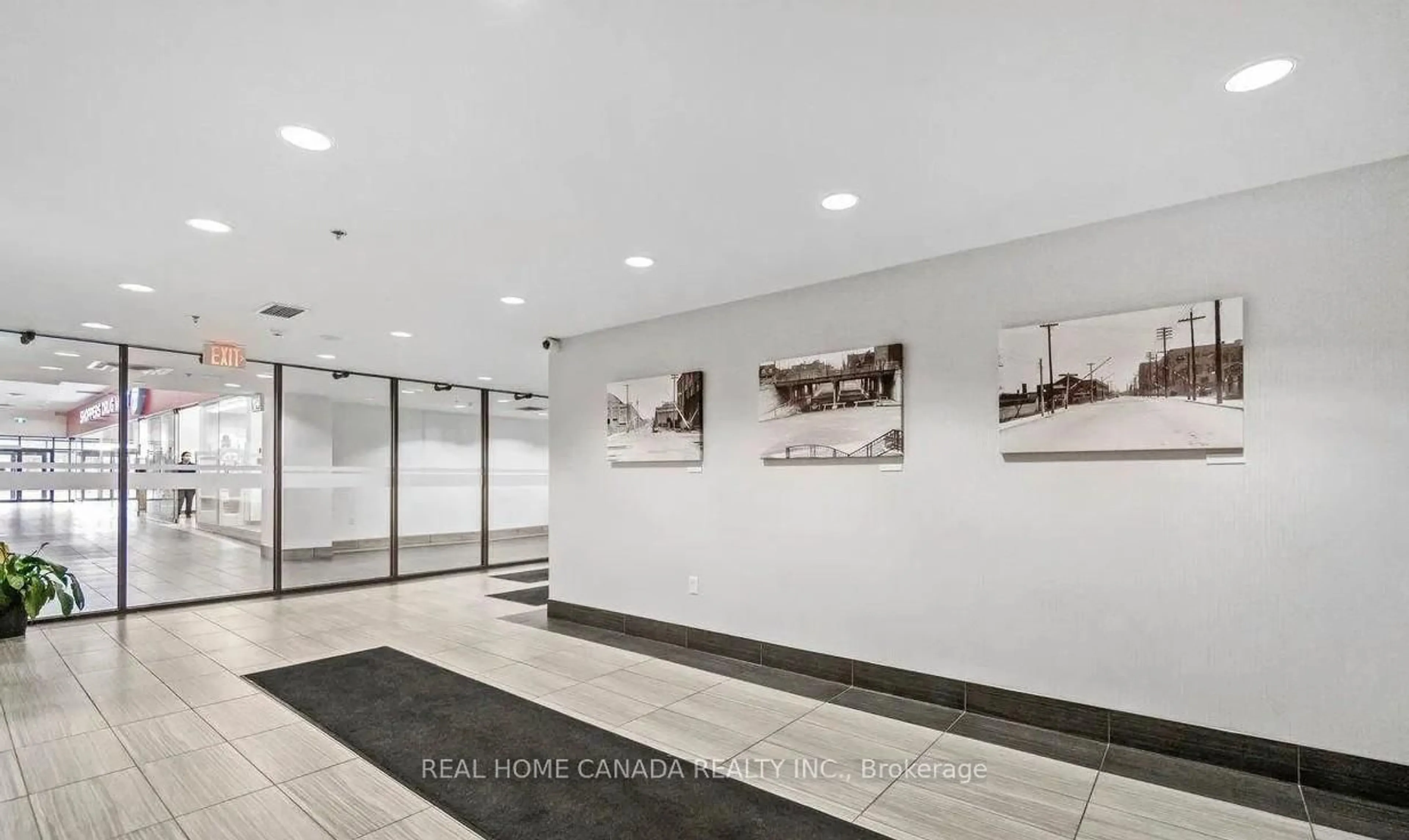 Indoor foyer for 1410 Dupont Rd #1803, Toronto Ontario P1B 8Z4