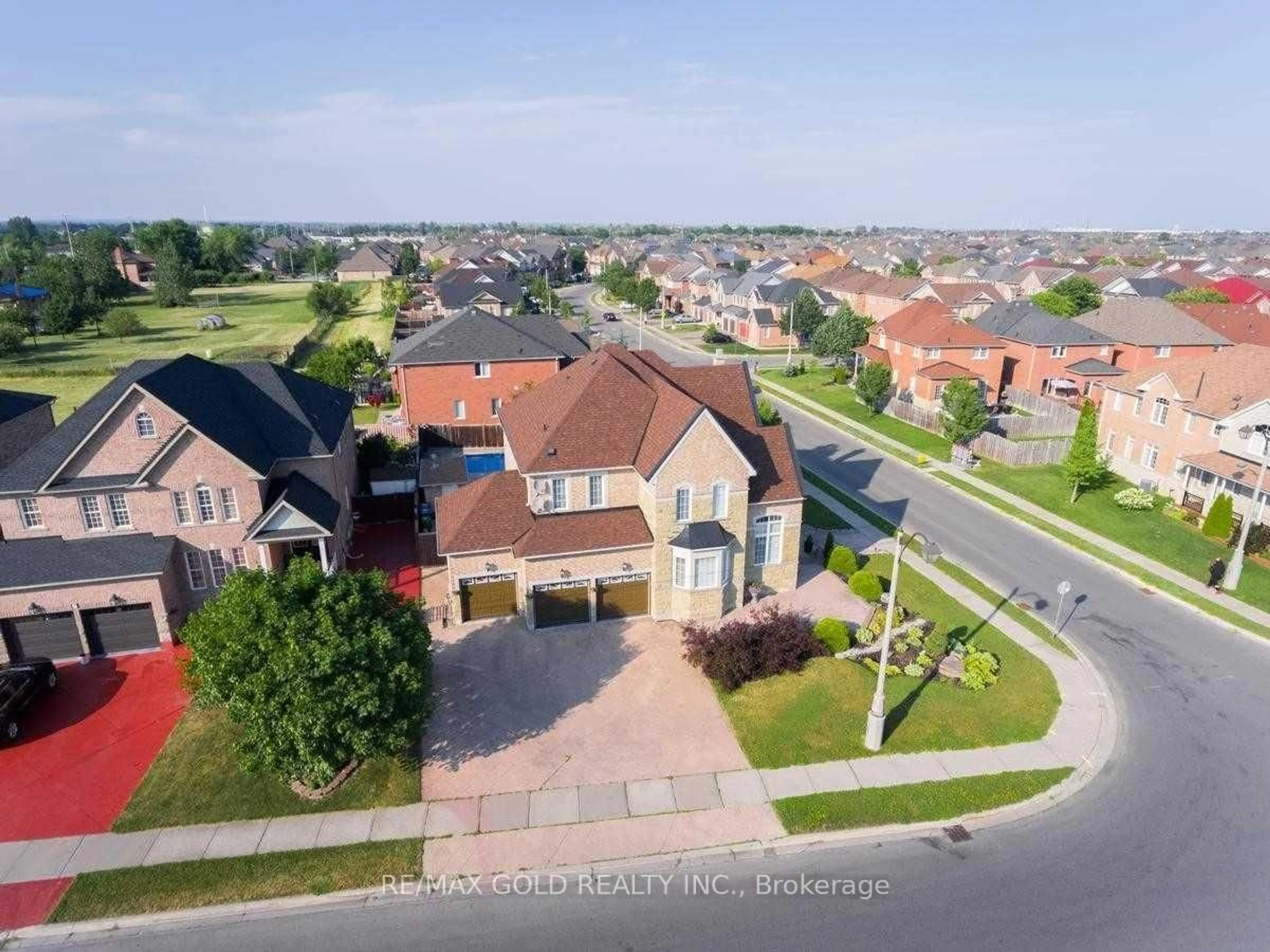 A pic from outside/outdoor area/front of a property/back of a property/a pic from drone, street for 2 Calderstone Rd, Brampton Ontario L6P 2A4