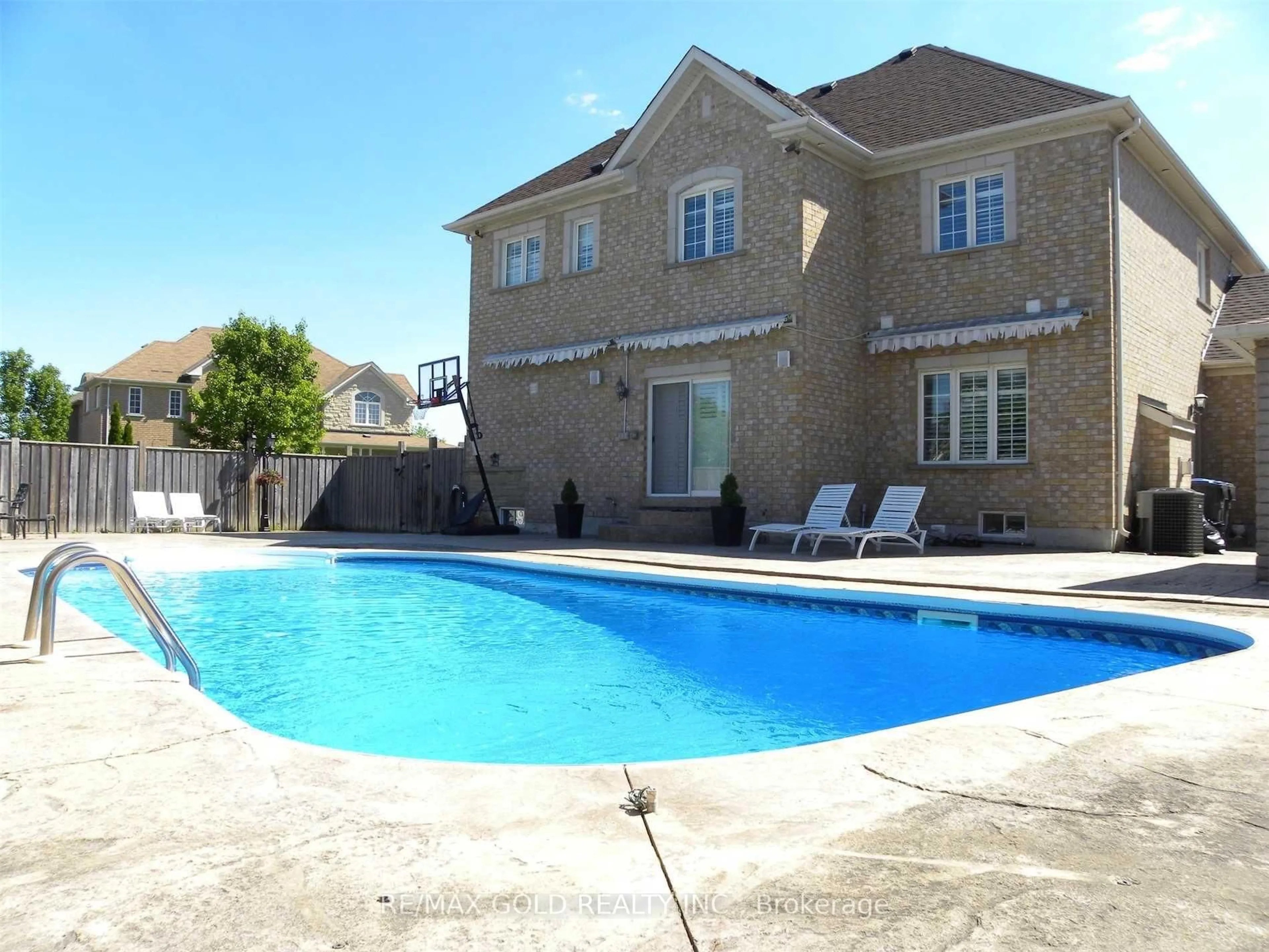 Pool for 2 Calderstone Rd, Brampton Ontario L6P 2A4
