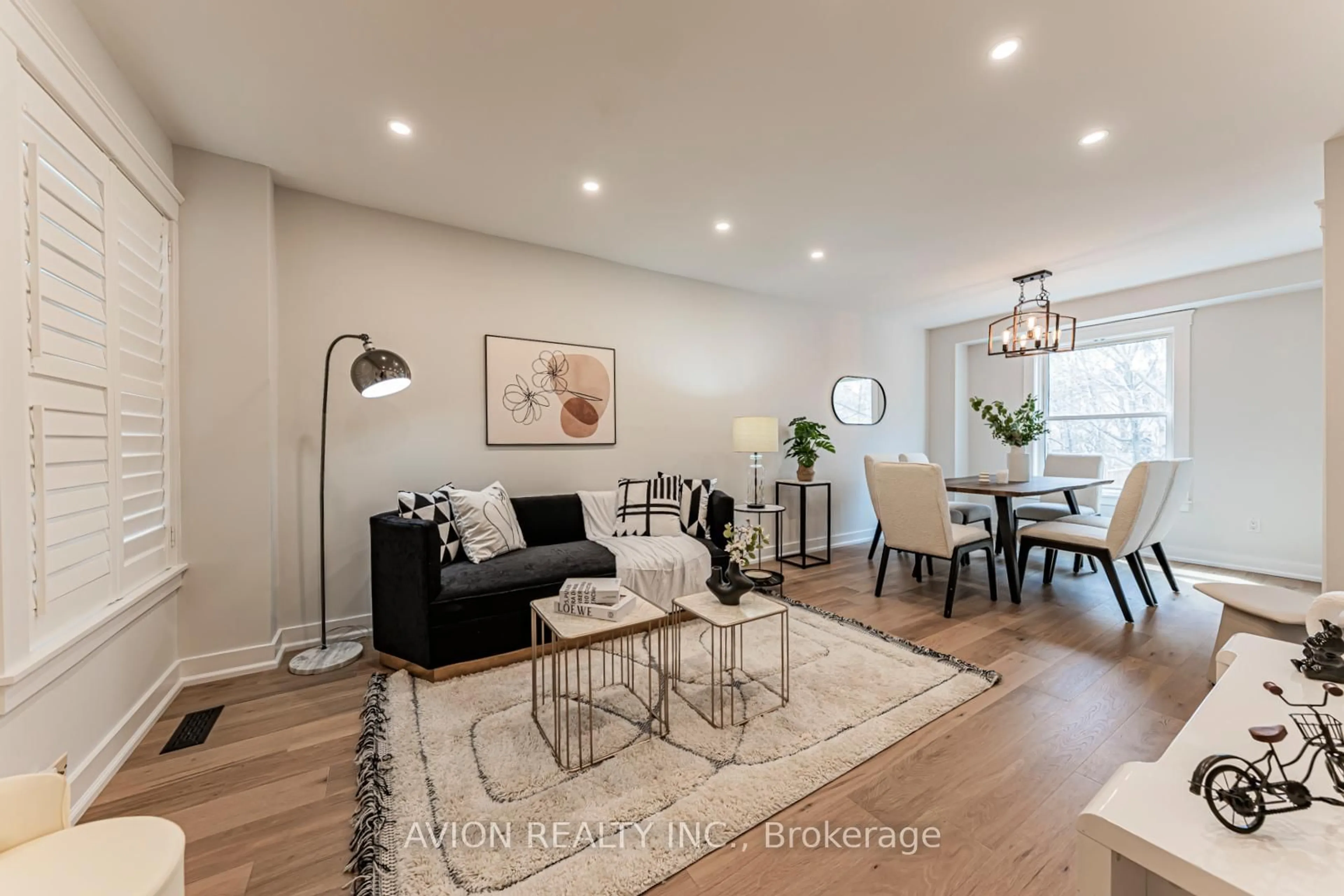 Living room with furniture, wood/laminate floor for 1613 Greenbriar Dr, Oakville Ontario L6M 1Y3