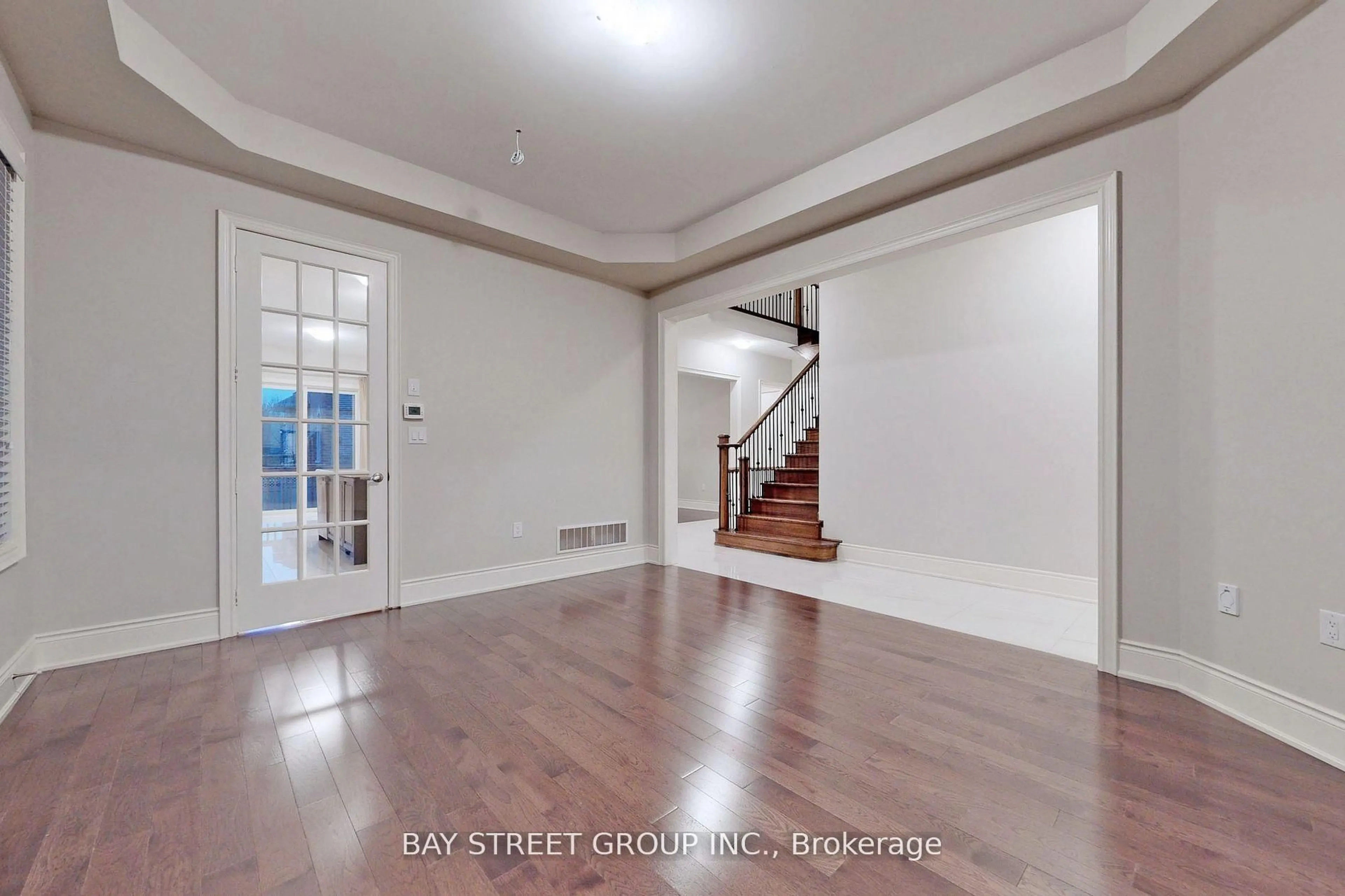 Indoor entryway for 423 Threshing Mill Blvd, Oakville Ontario L6T 0T4