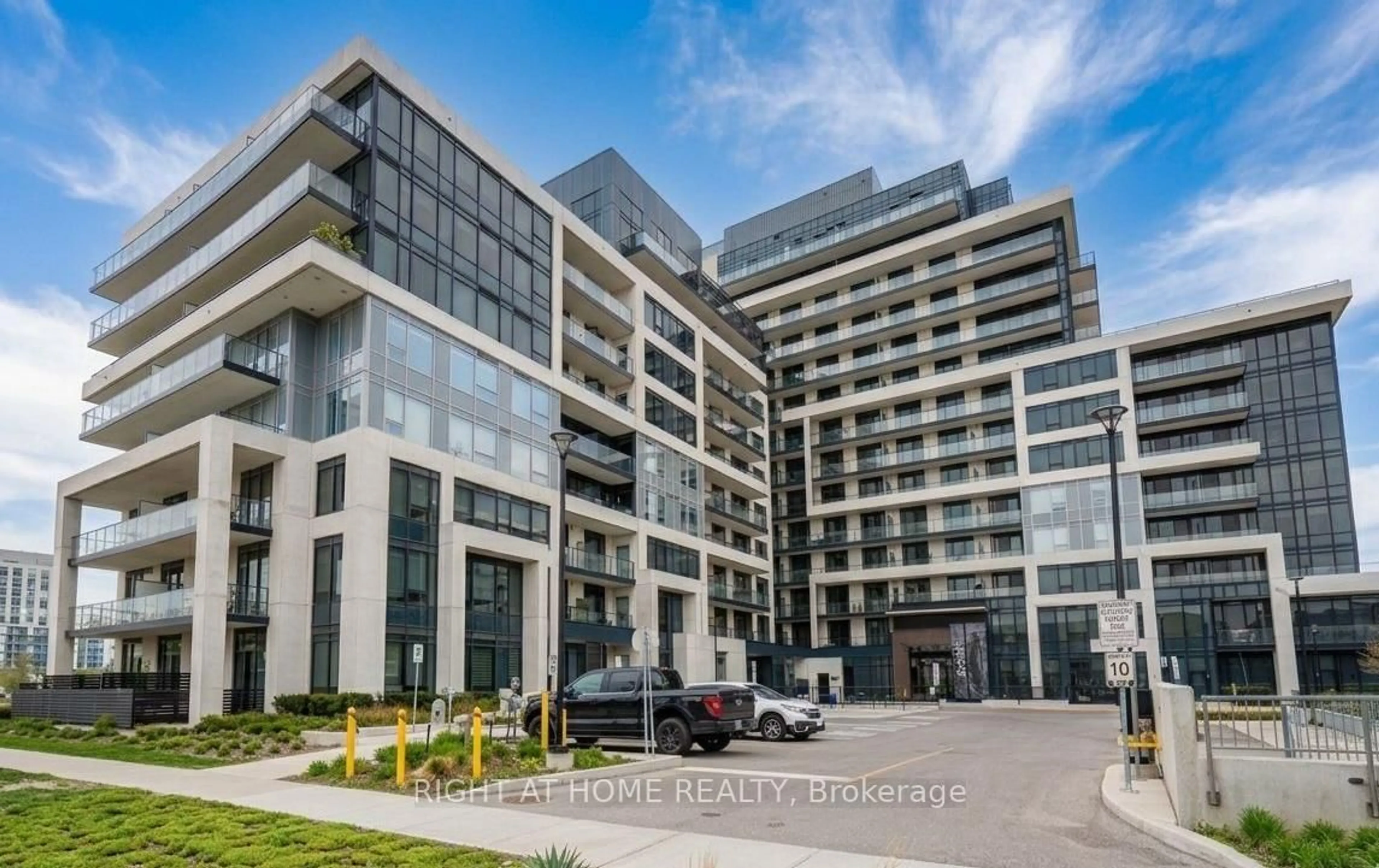 Indoor foyer for 3200 william coltson Ave #524, Oakville Ontario L6H 7W6