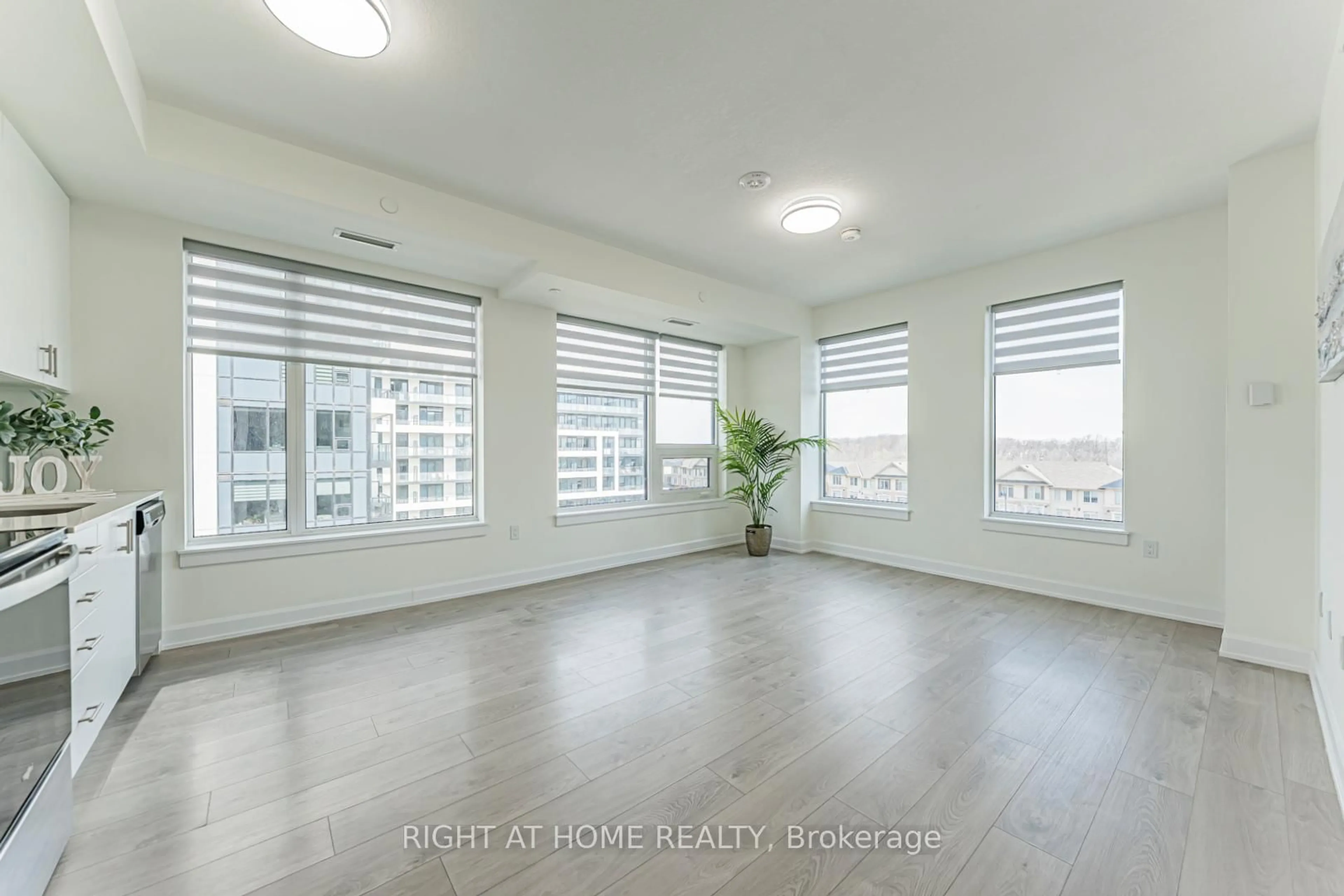 A pic of a room for 3200 william coltson Ave #524, Oakville Ontario L6H 7W6