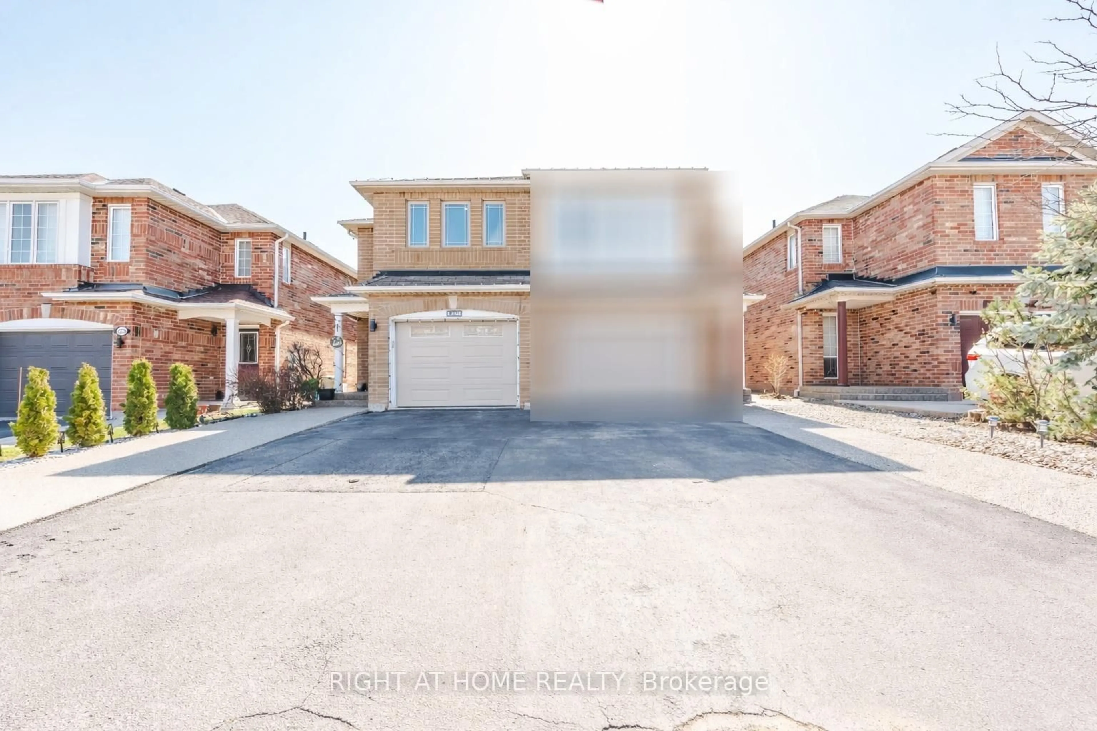 A pic from outside/outdoor area/front of a property/back of a property/a pic from drone, street for 1268 Newell St, Milton Ontario L9T 6C2