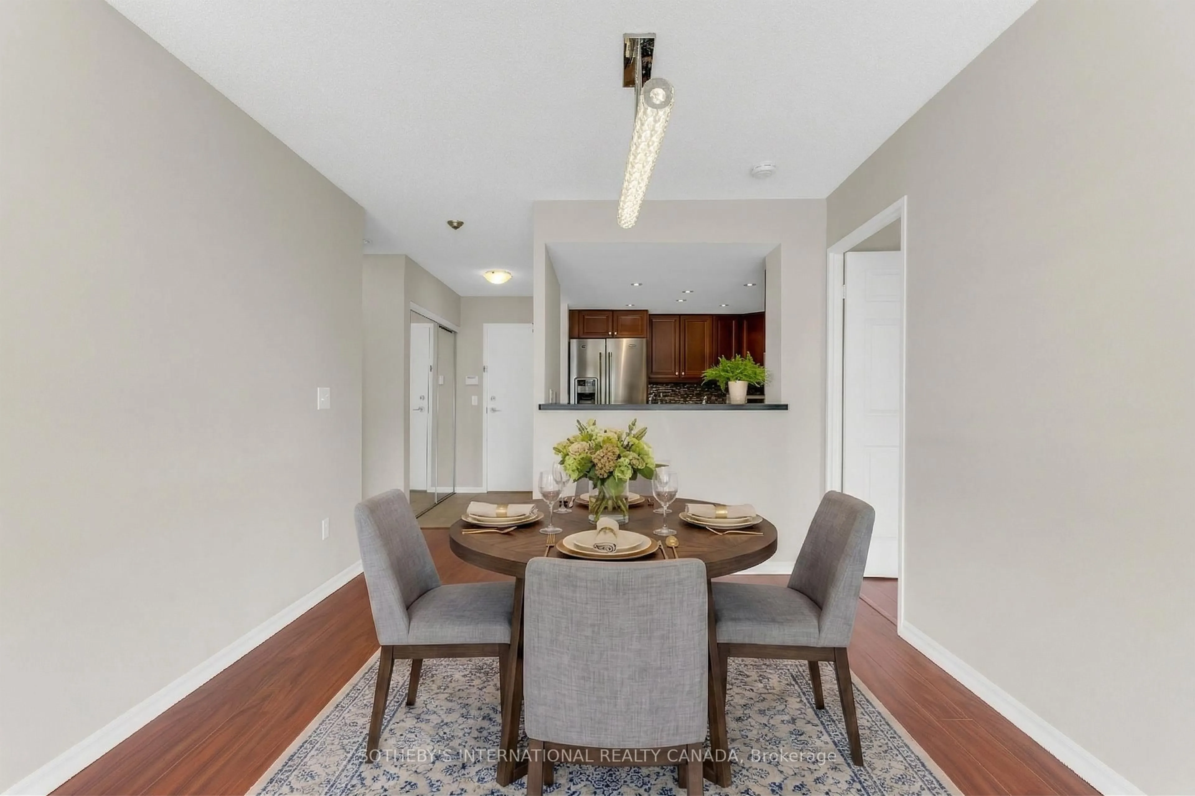 Dining room, unknown for 325 Webb Dr #1411, Mississauga Ontario L5B 3Z9