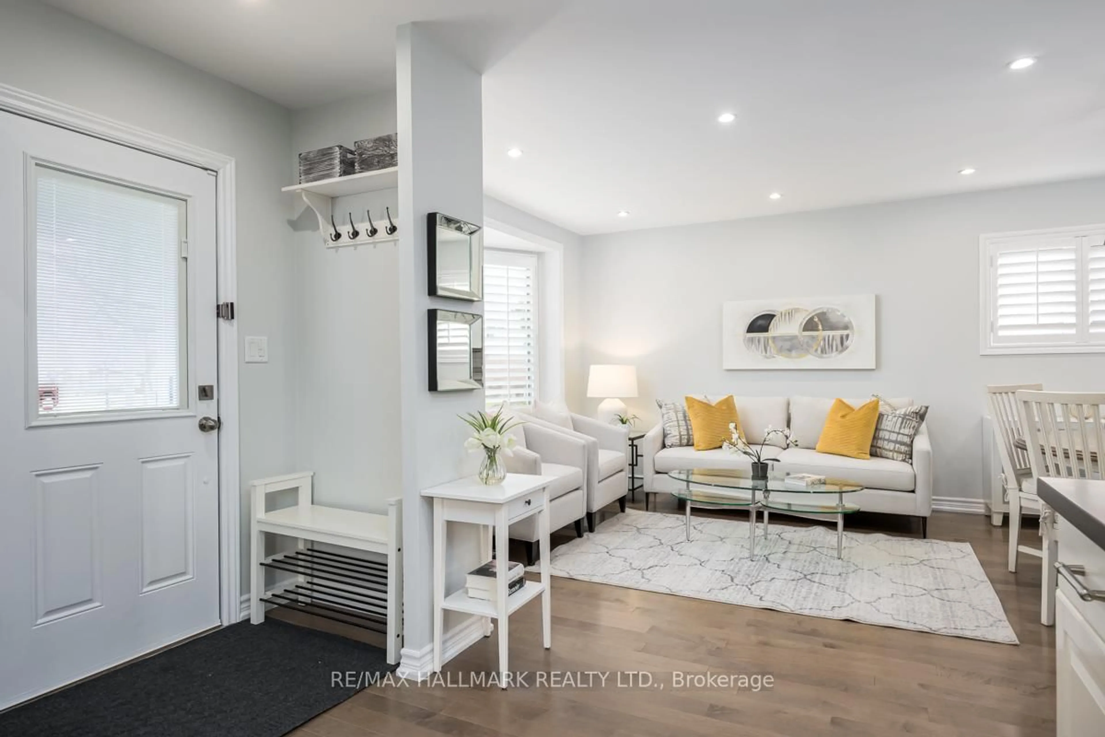 Living room with furniture, unknown for 84 Delma Dr, Toronto Ontario M8W 4P1