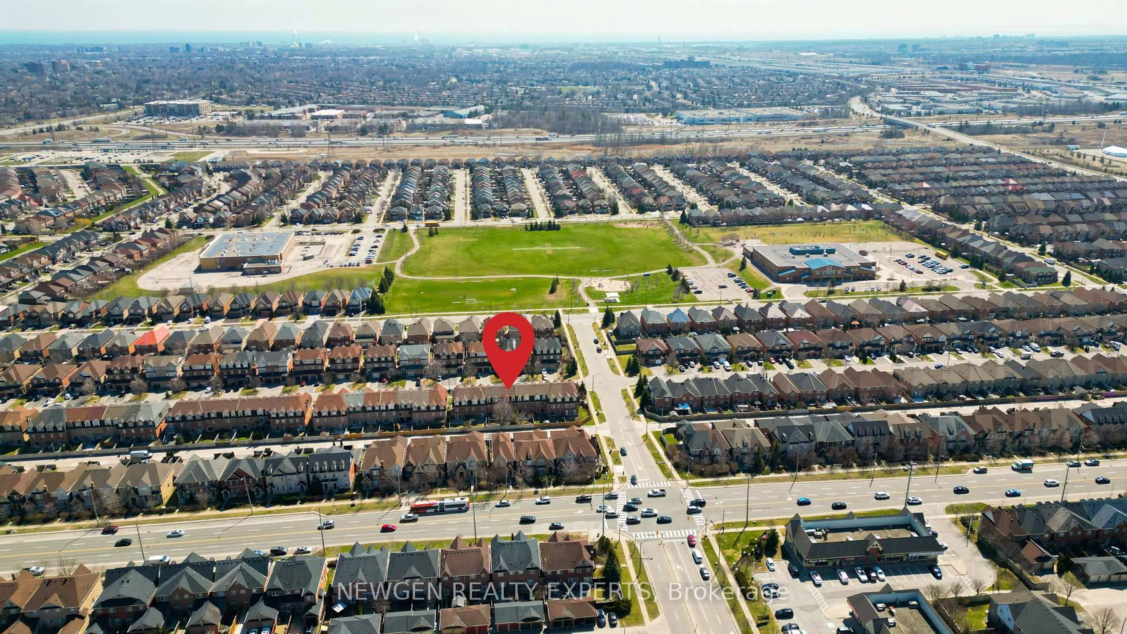 A pic from outside/outdoor area/front of a property/back of a property/a pic from drone, street for 3409 Southwick St, Mississauga Ontario L5M 7M1