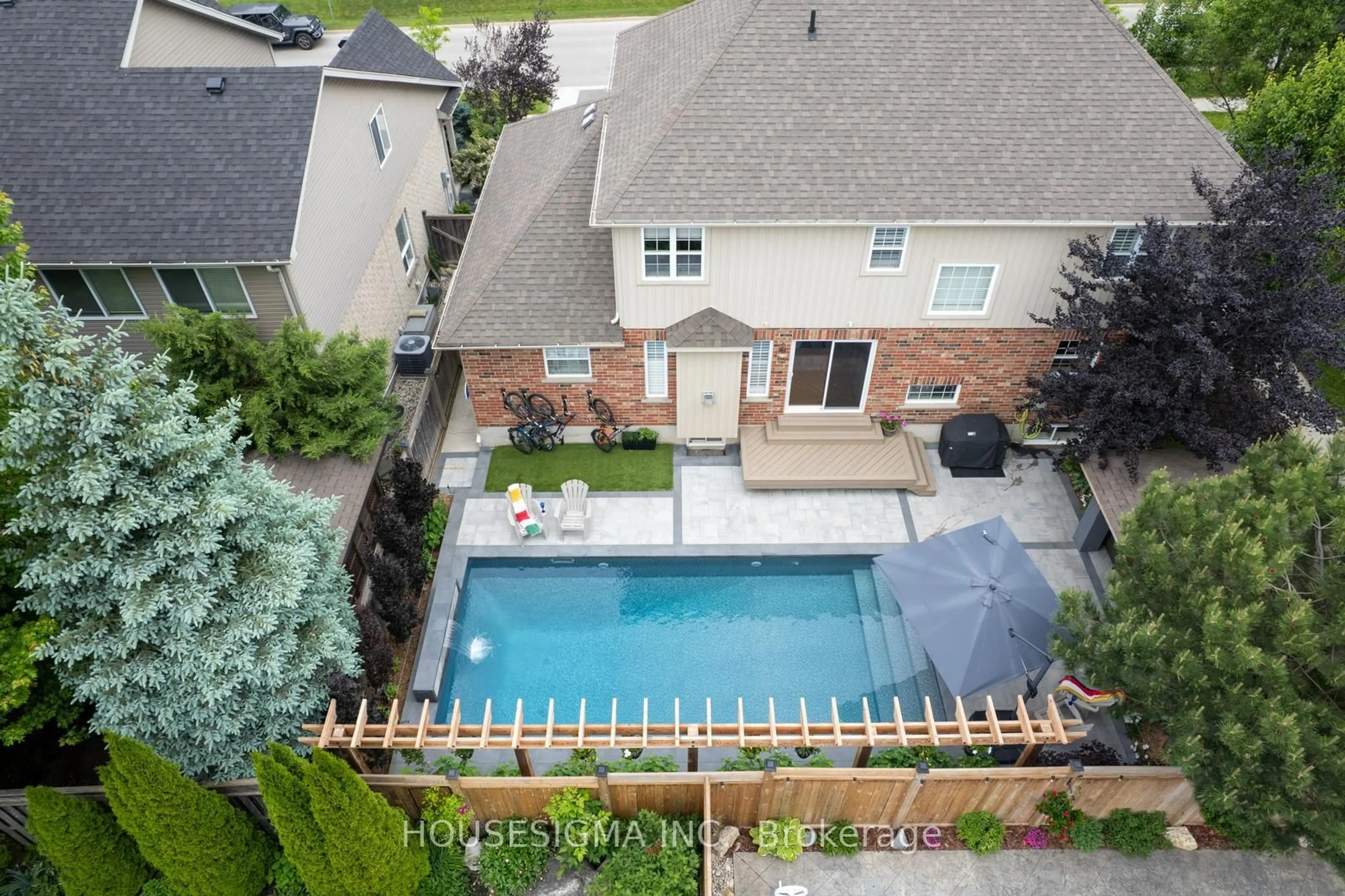 A pic from outside/outdoor area/front of a property/back of a property/a pic from drone, unknown for 47 Buena Vista Dr, Orangeville Ontario L9W 1J5