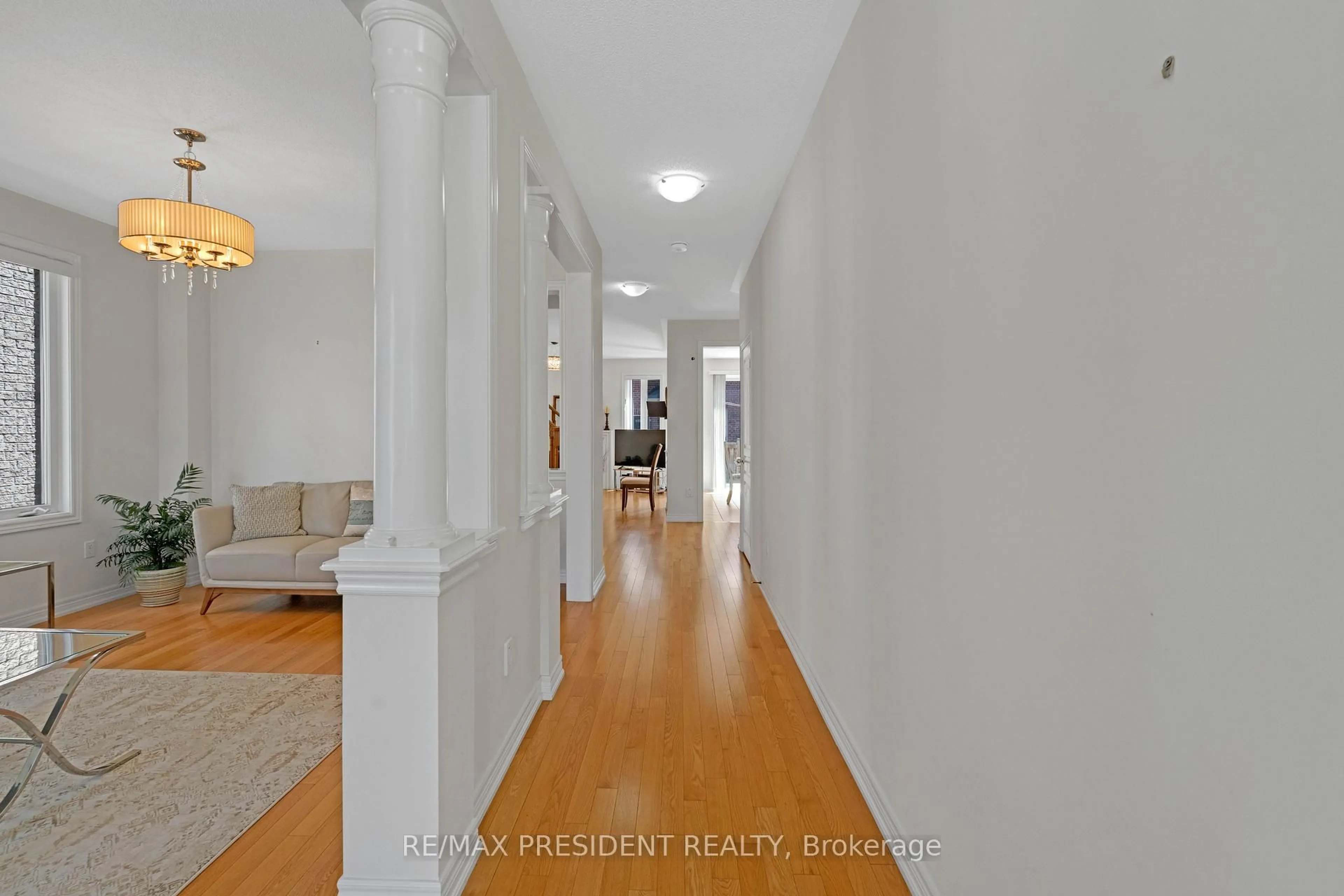 Indoor foyer for 7 Wellpark Way, Brampton Ontario L6P 3Z6