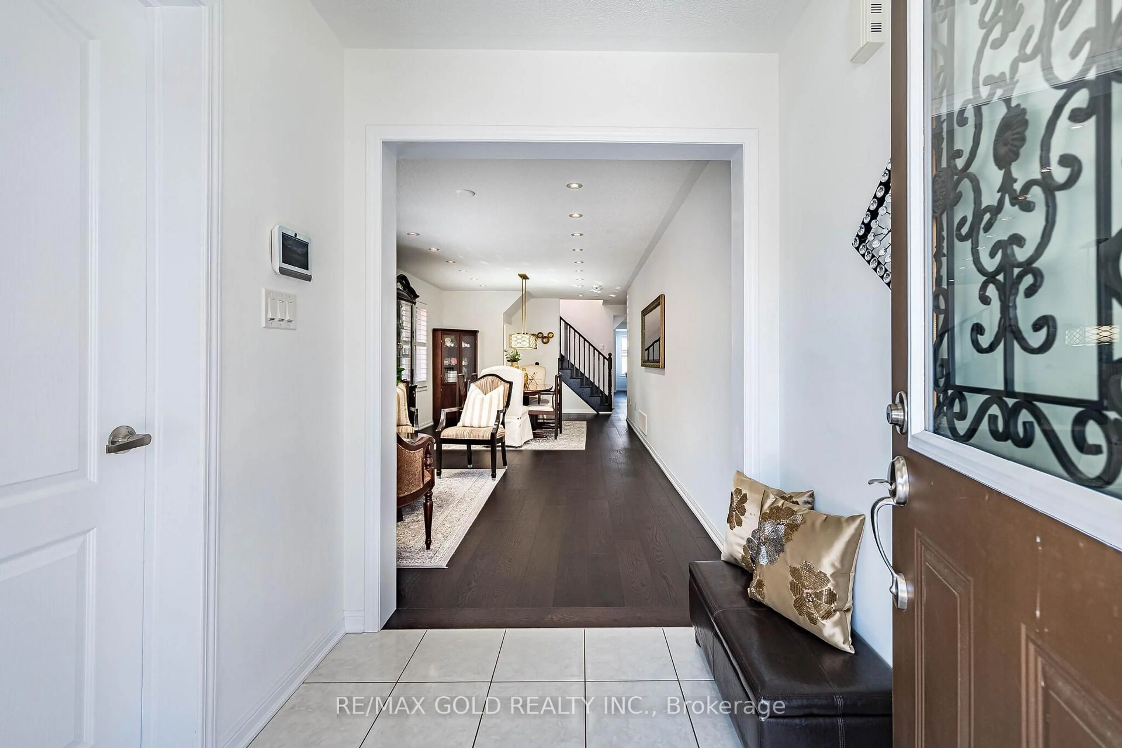 Indoor foyer for 43 Arkwright Dr, Brampton Ontario L7A 0V2