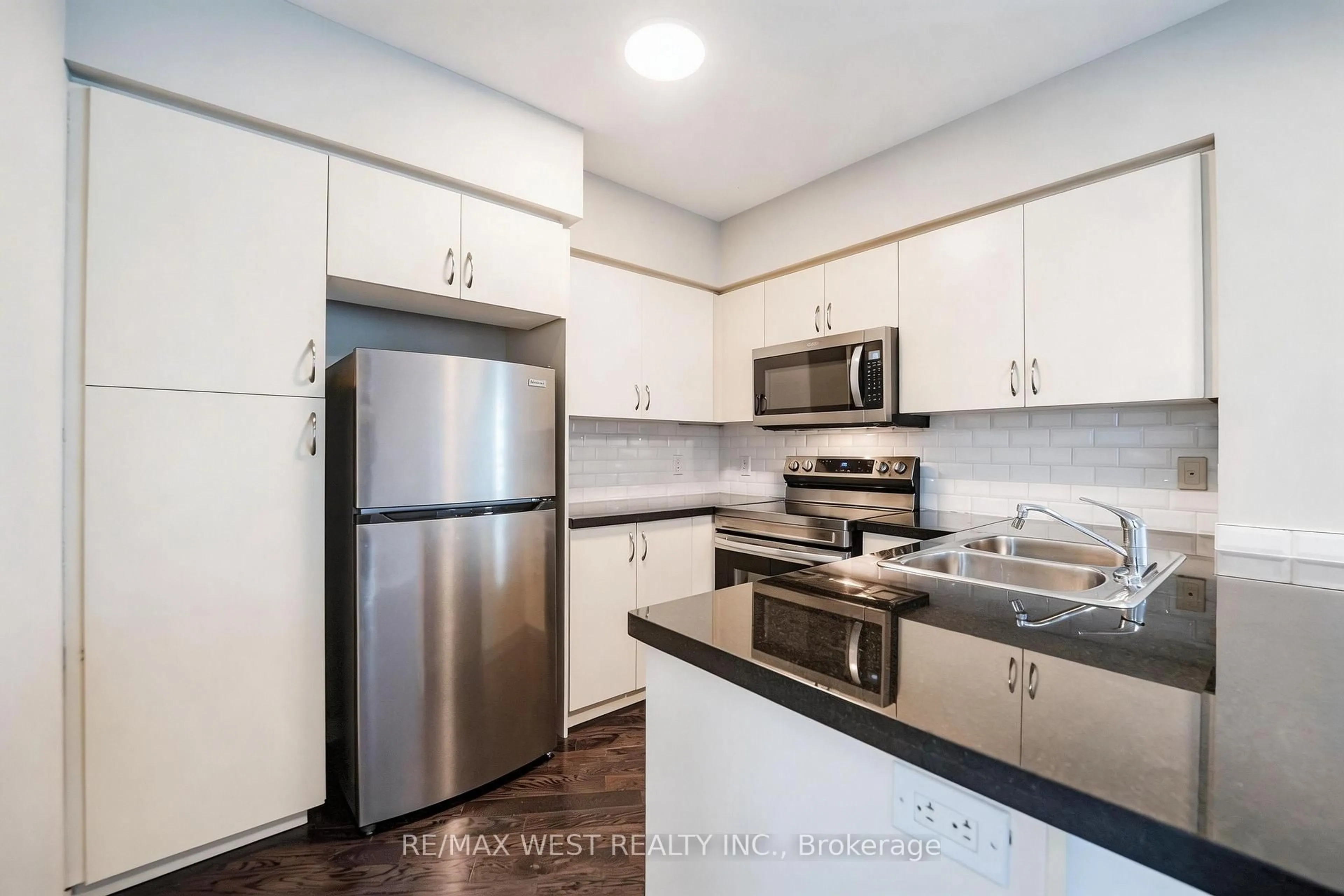 Standard kitchen, unknown for 15 Legion Rd #607, Toronto Ontario M8V 0A9