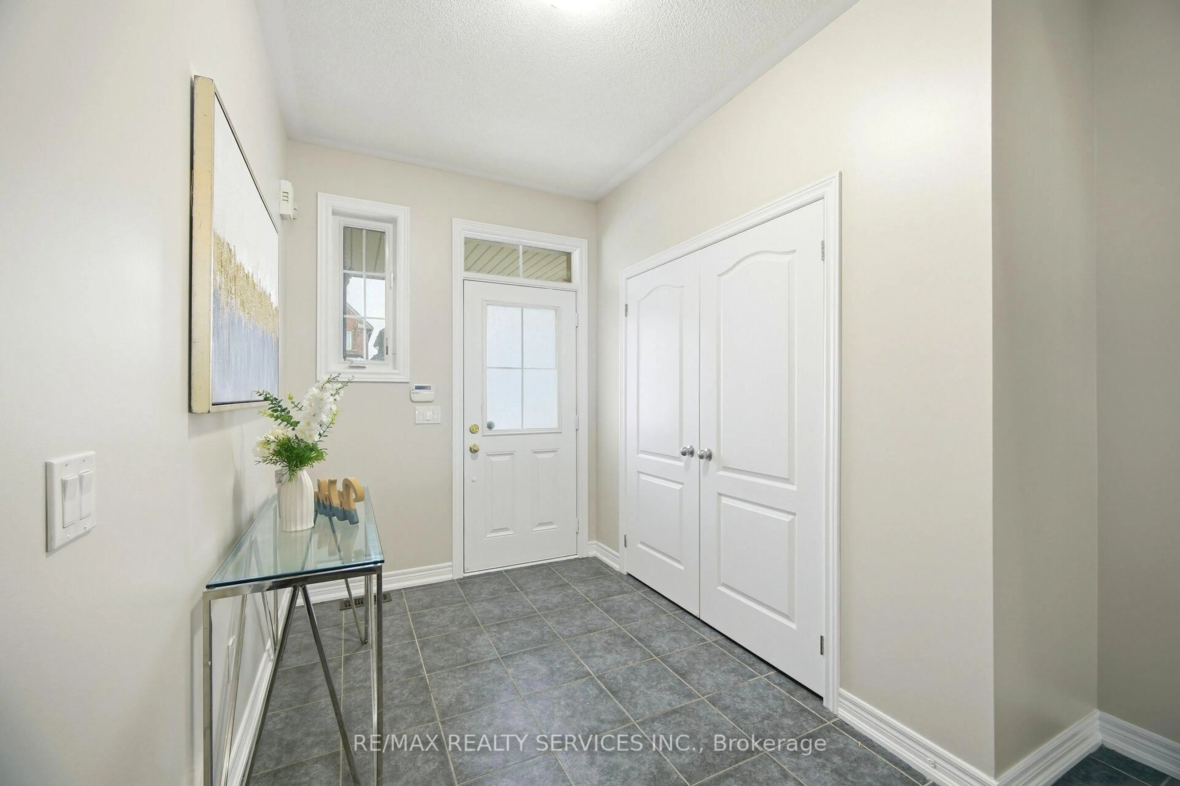 Indoor entryway for 82 Waterville Way, Caledon Ontario L7C 3P2