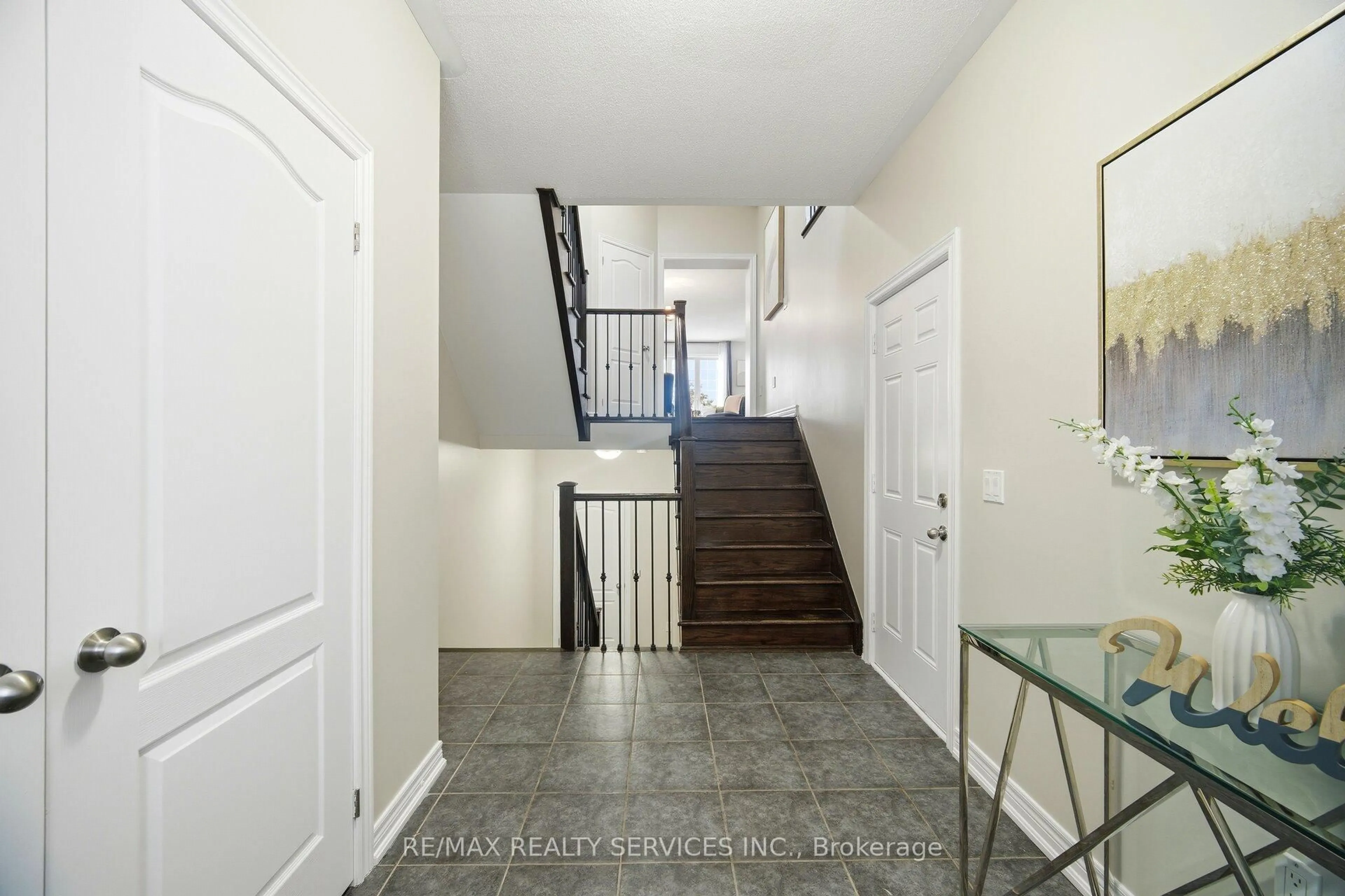 Indoor entryway for 82 Waterville Way, Caledon Ontario L7C 3P2