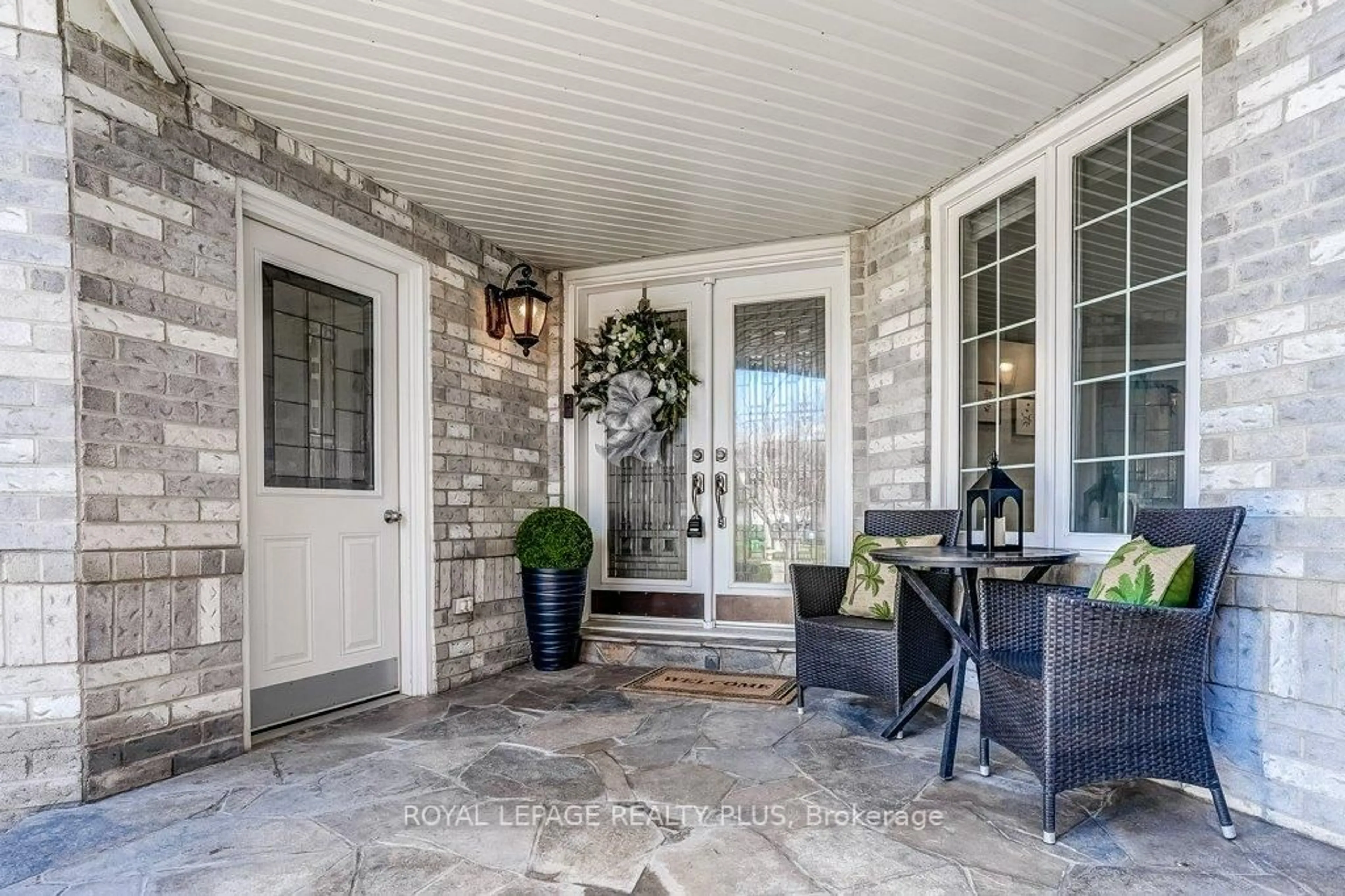 Indoor entryway for 6422 Sapling Tr, Mississauga Ontario L5N 7A4