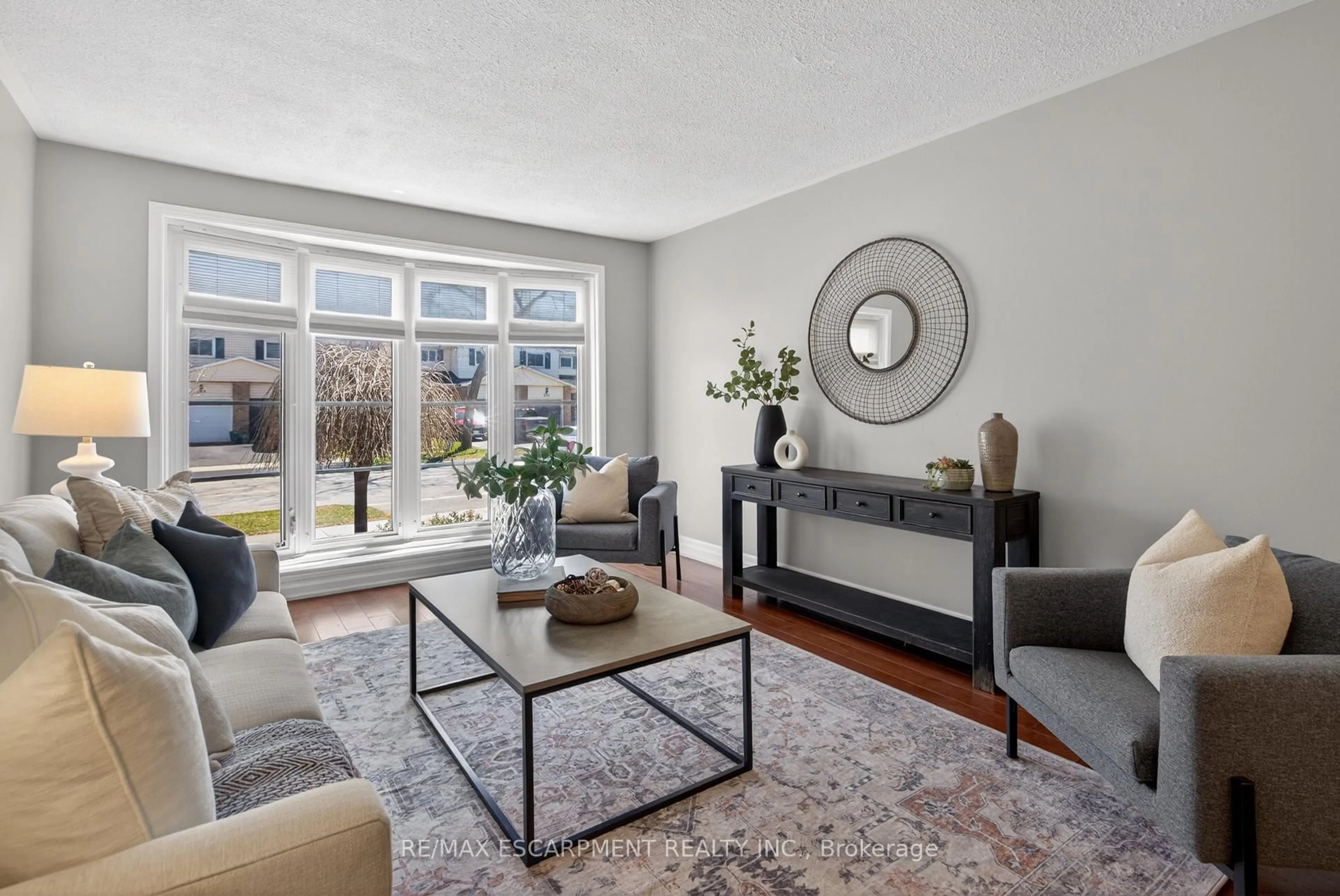 Living room with furniture, unknown for 2348 Greenbank Trail, Burlington Ontario L7P 3S8