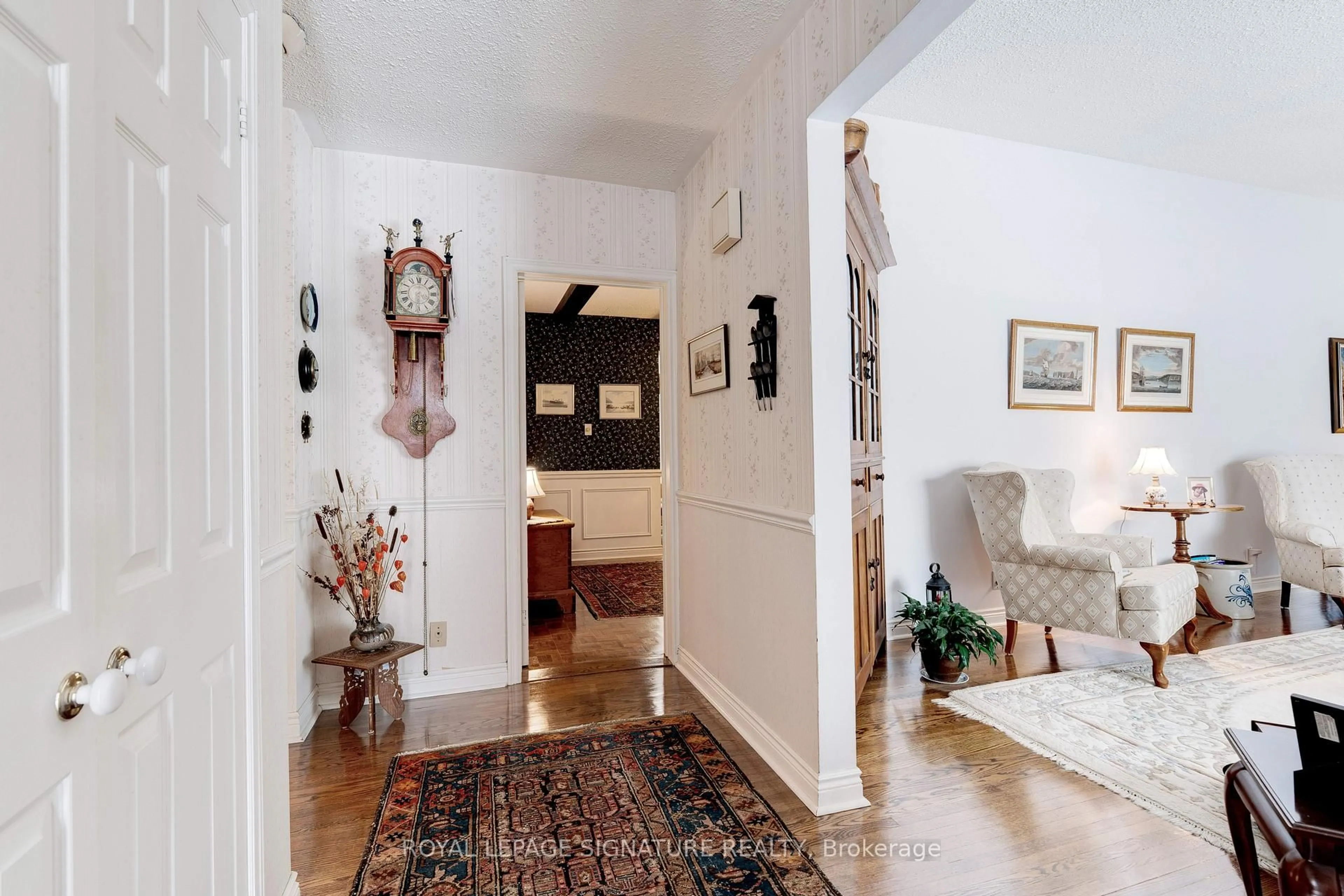 Indoor entryway for 332 Coral Terr, Oakville Ontario L6J 4C4