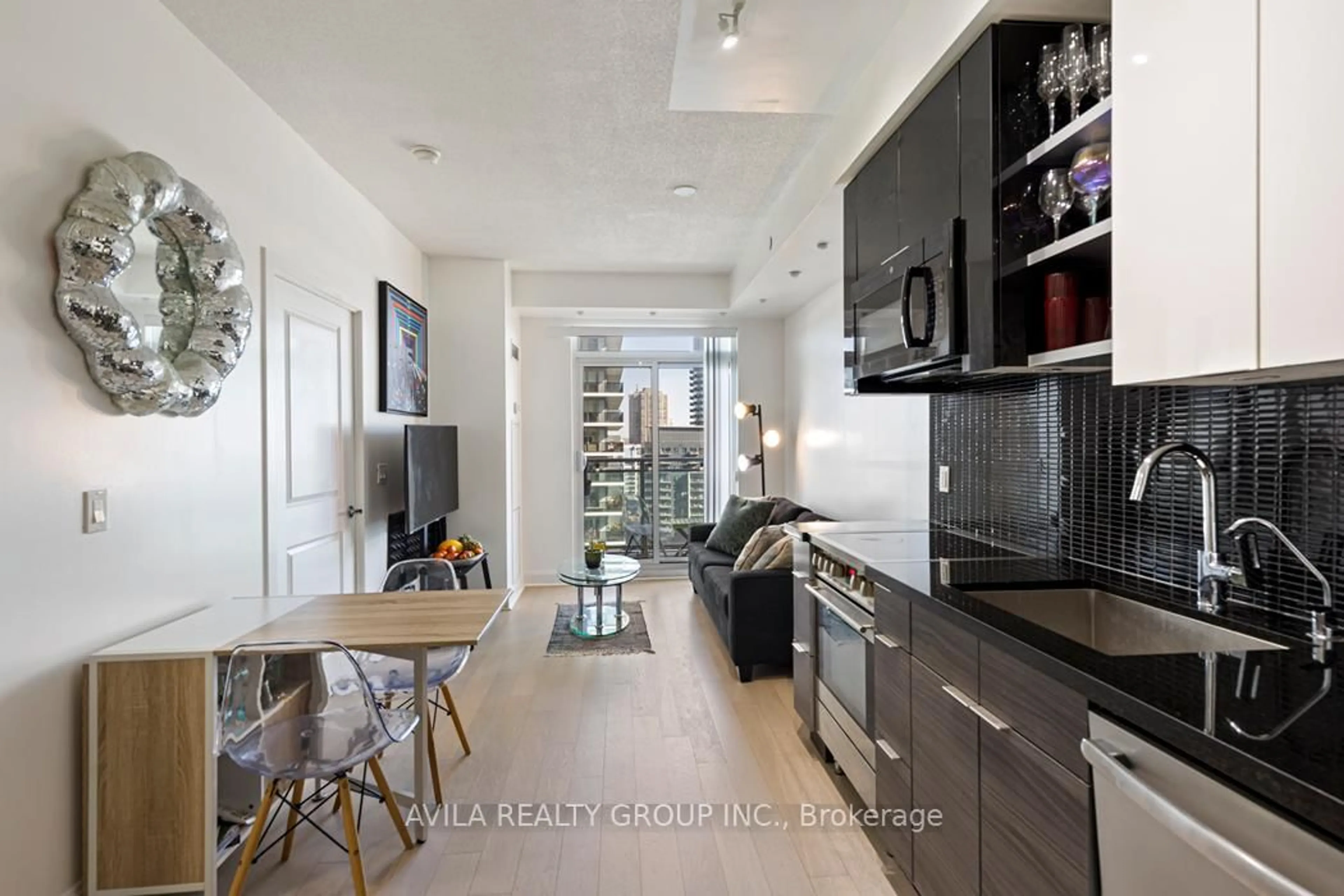 Open concept kitchen, unknown for 33 Shore Breeze Dr #1707, Toronto Ontario M8V 0G1