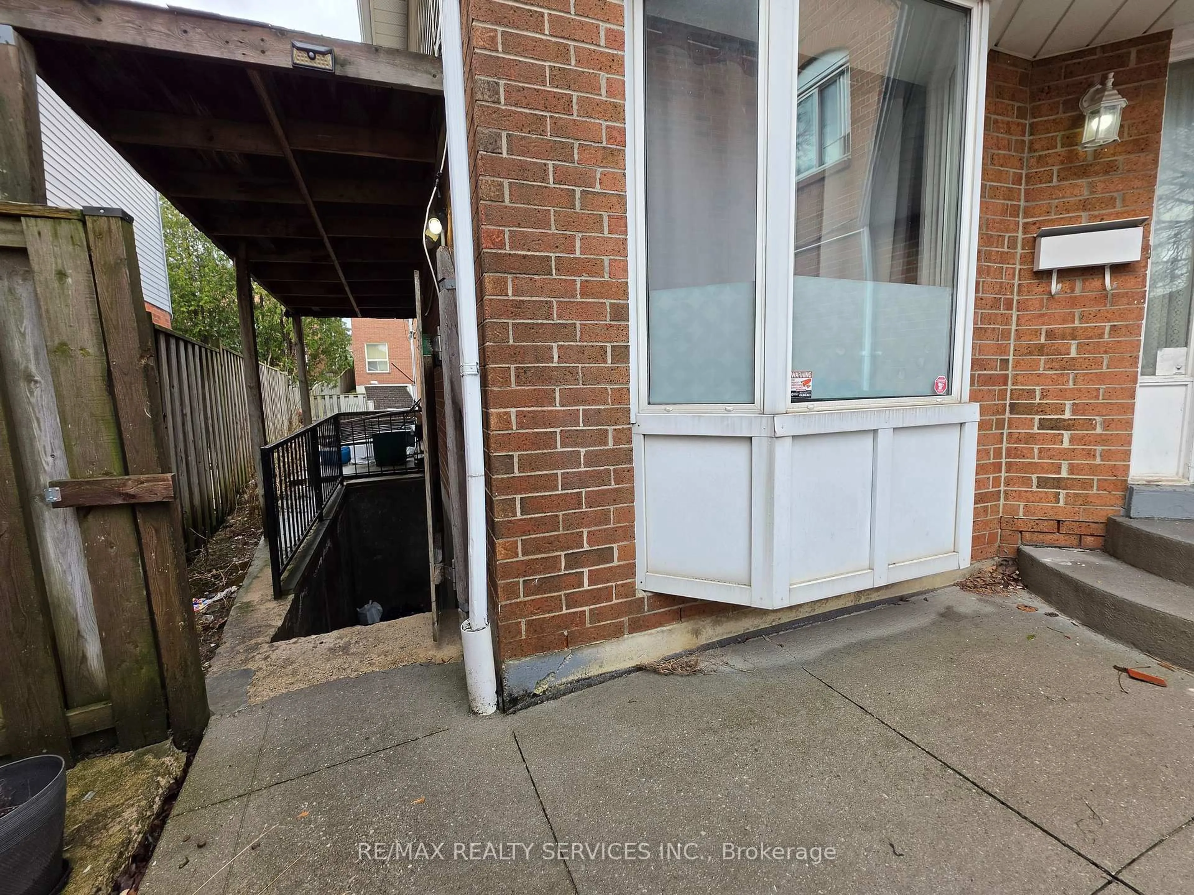 Unknown for 377 Mill St, Brampton Ontario L6Y 3H6