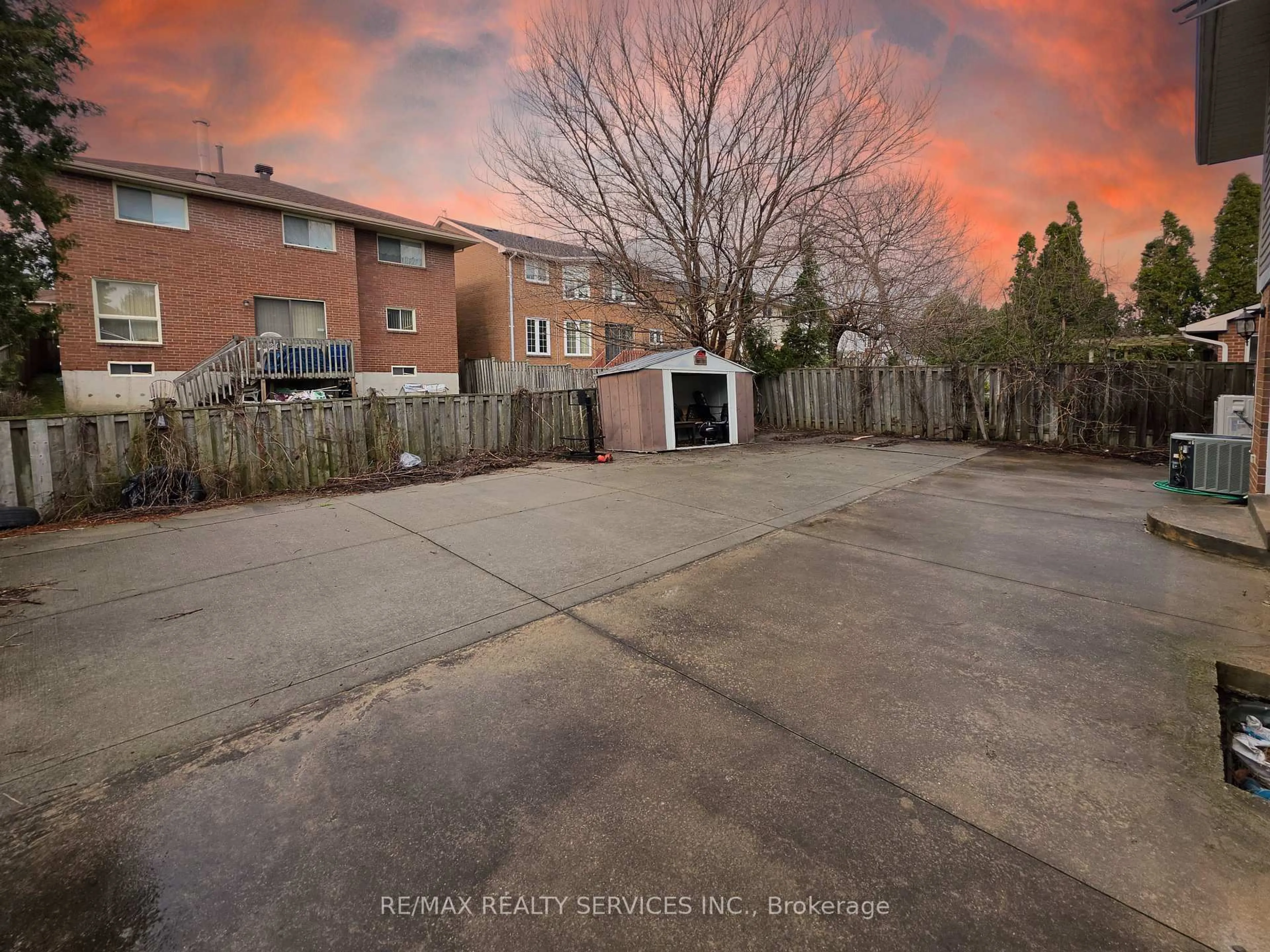 A pic from outside/outdoor area/front of a property/back of a property/a pic from drone, street for 377 Mill St, Brampton Ontario L6Y 3H6