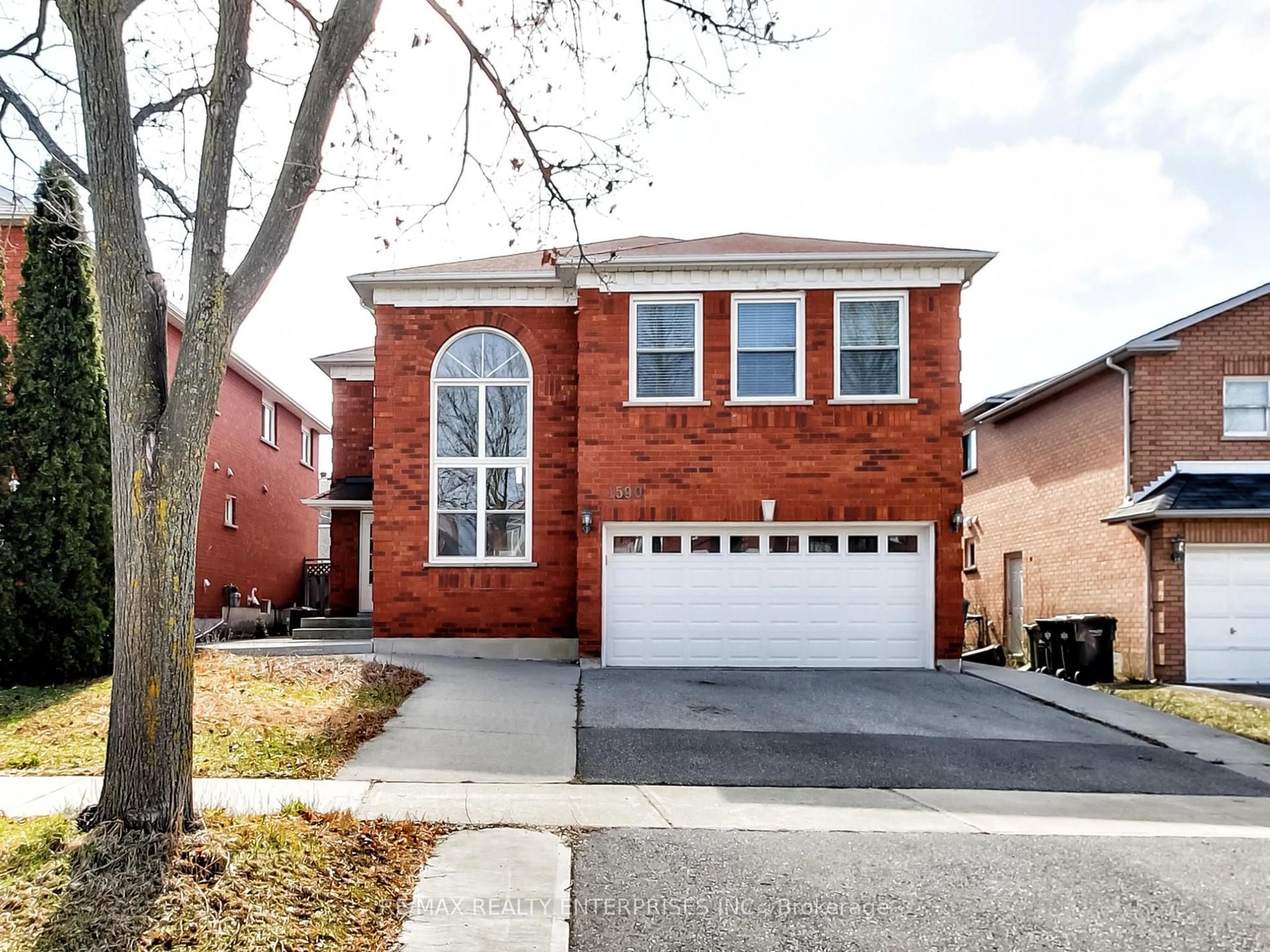 Home with brick exterior material, street for 1590 Astrella Cres, Mississauga Ontario L5M 5A1