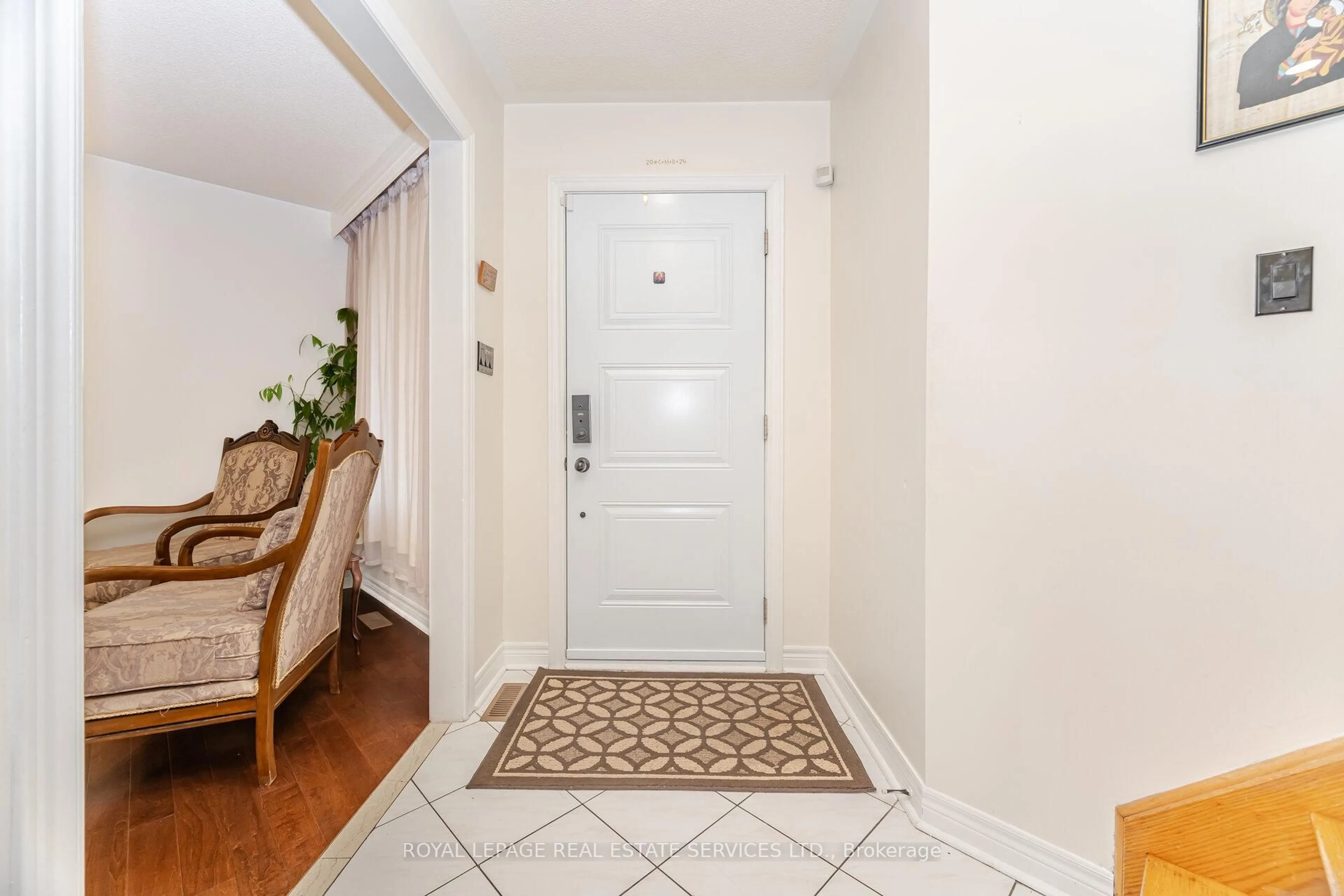 Indoor entryway for 52 Wildberry Cres, Brampton Ontario L6R 1J9