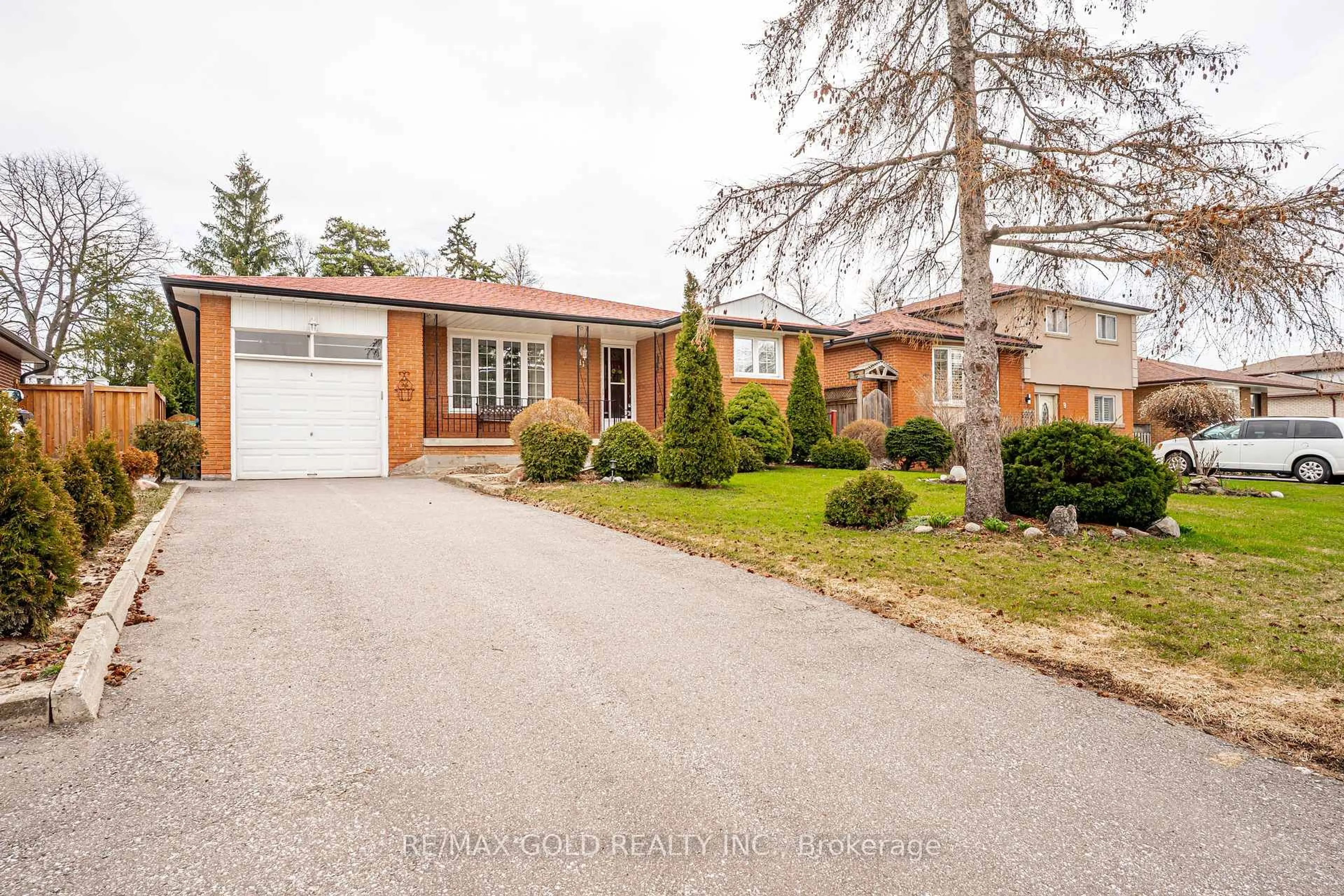 Home with brick exterior material, street for 11 Edgebrook Cres, Brampton Ontario L6T 1Y6