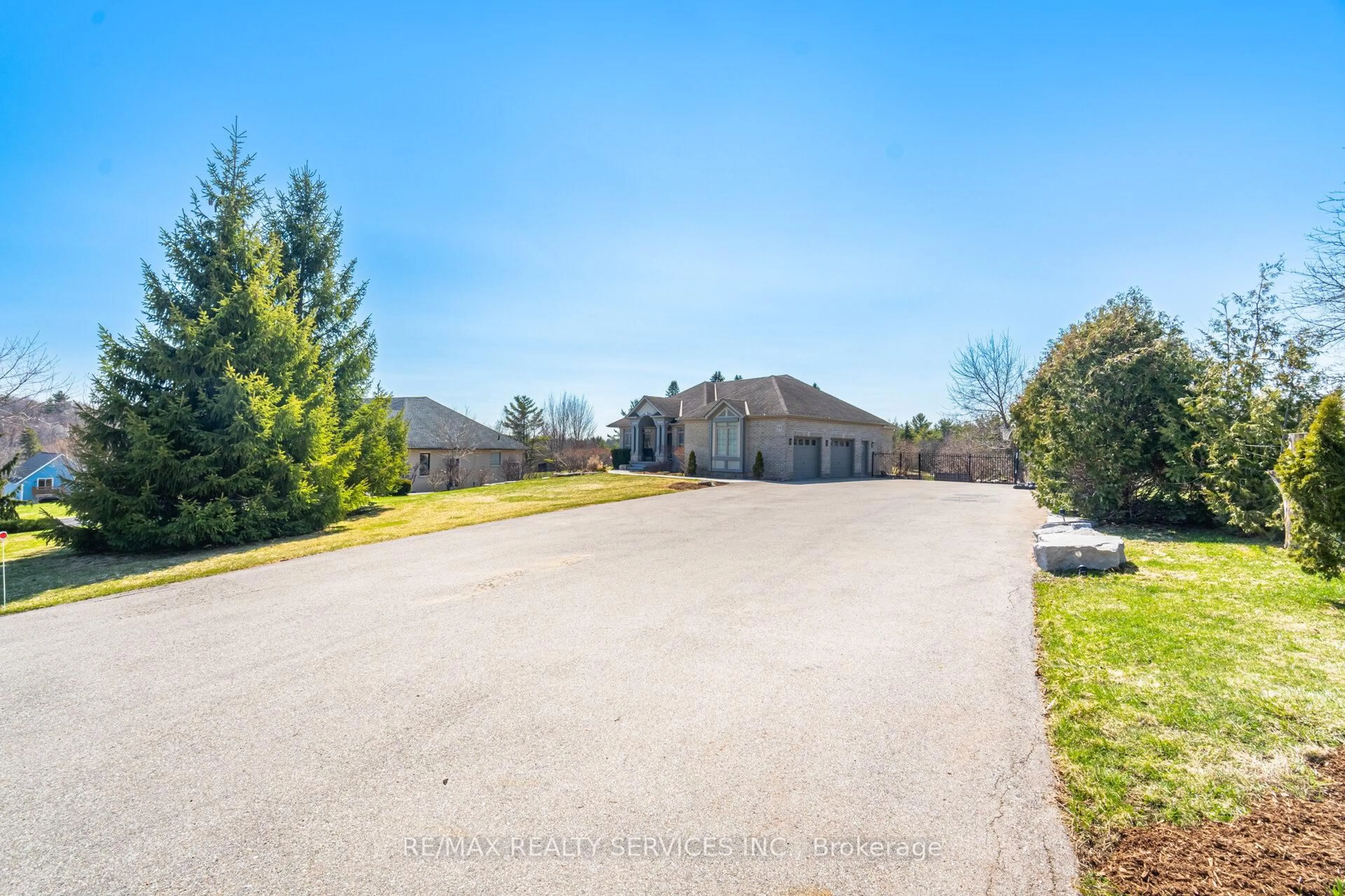 A pic from outside/outdoor area/front of a property/back of a property/a pic from drone, water/lake/river/ocean view for 34 Isabella St, Caledon Ontario L7C 1N7