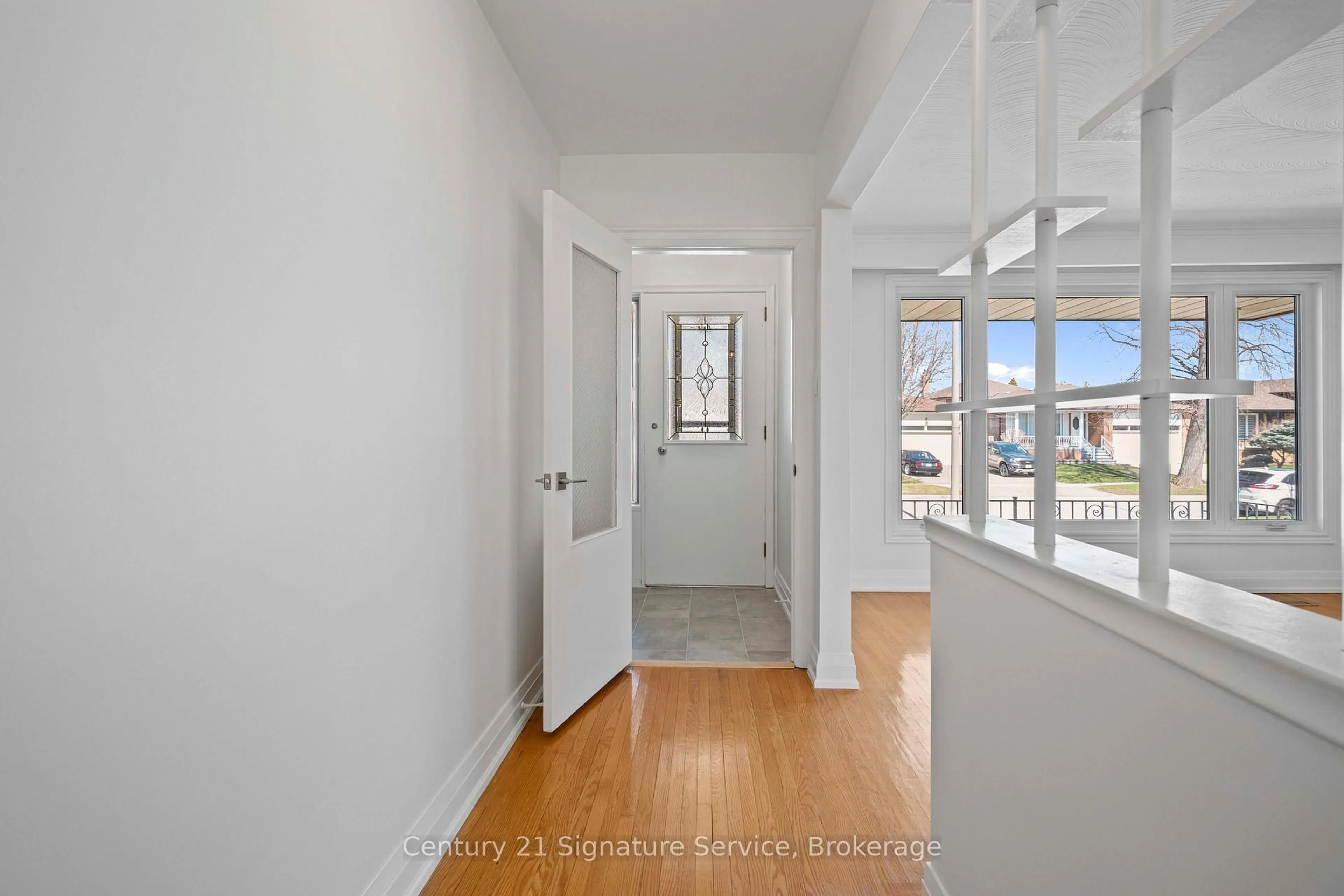 Indoor entryway for 2362 Denise Rd, Mississauga Ontario L4X 1J4