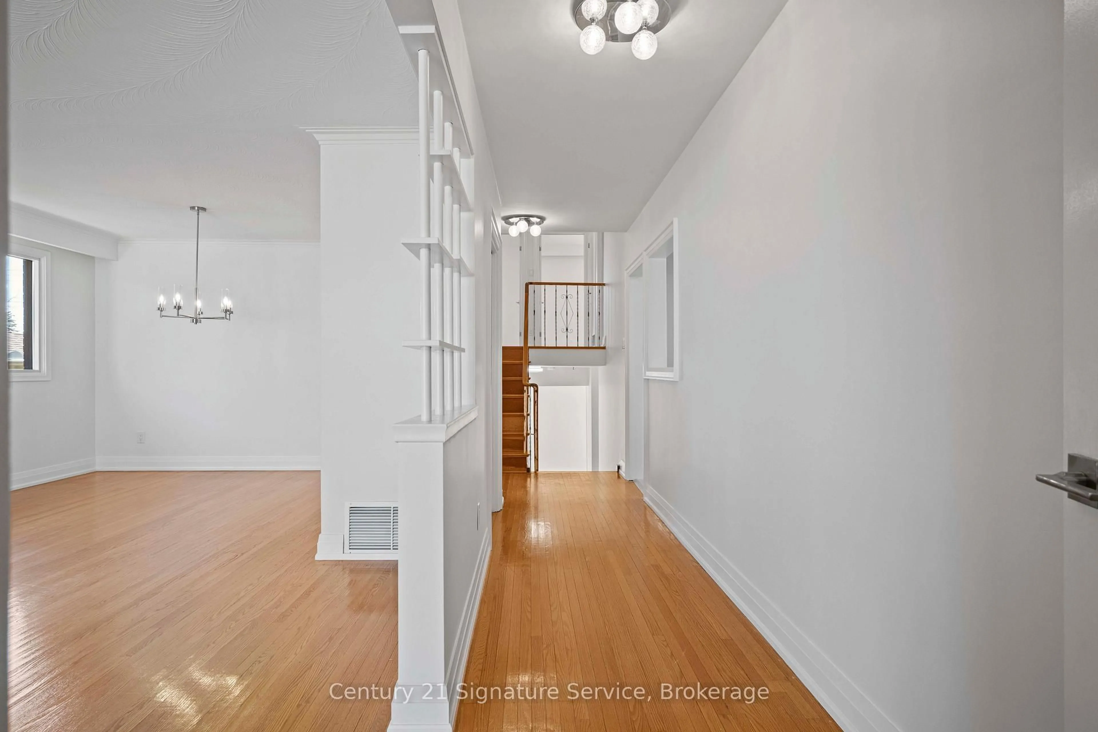 Indoor entryway for 2362 Denise Rd, Mississauga Ontario L4X 1J4