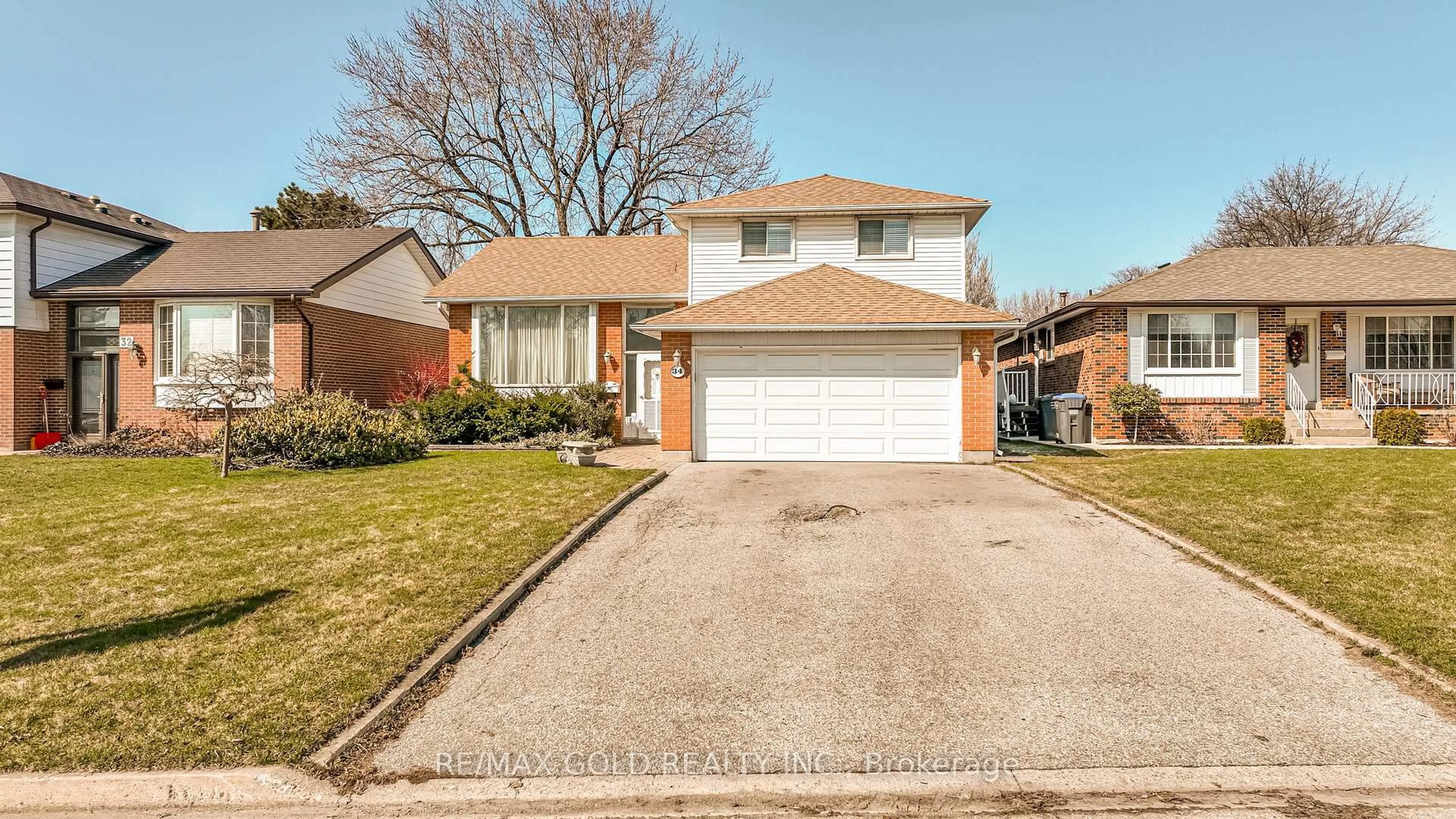 Home with brick exterior material, street for 34 Deerfield Cres, Brampton Ontario L6T 1K7