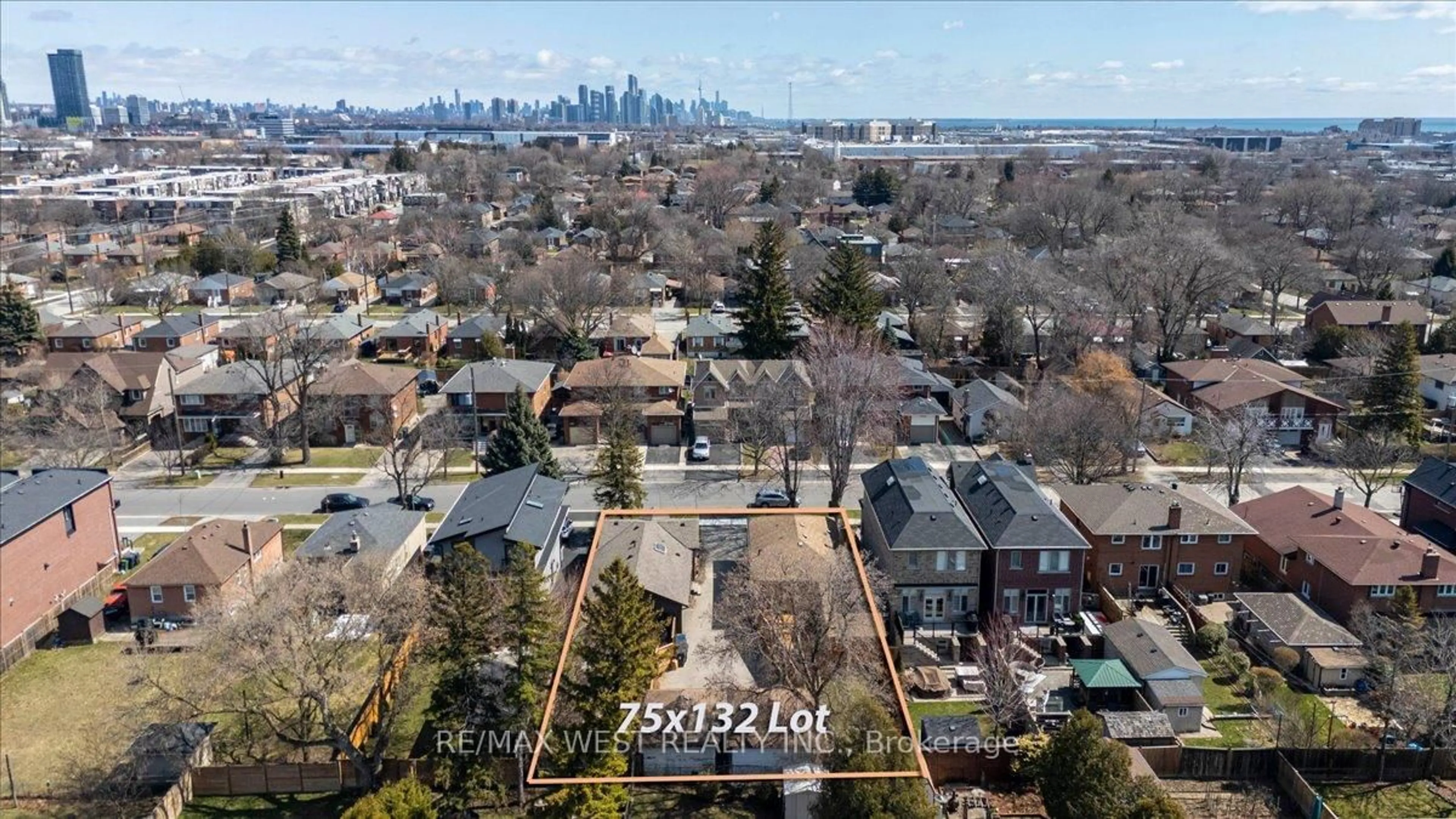 A pic from outside/outdoor area/front of a property/back of a property/a pic from drone, city buildings view from balcony for 200 & 204 Delta St, Toronto Ontario M8W 4E4