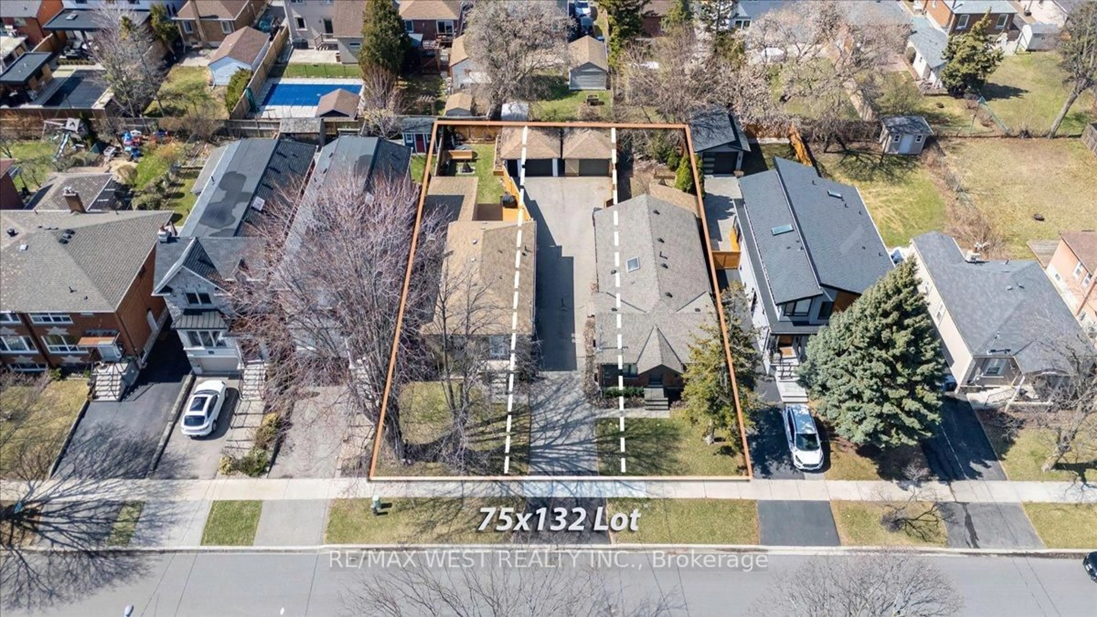 A pic from outside/outdoor area/front of a property/back of a property/a pic from drone, street for 200 & 204 Delta St, Toronto Ontario M8W 4E4