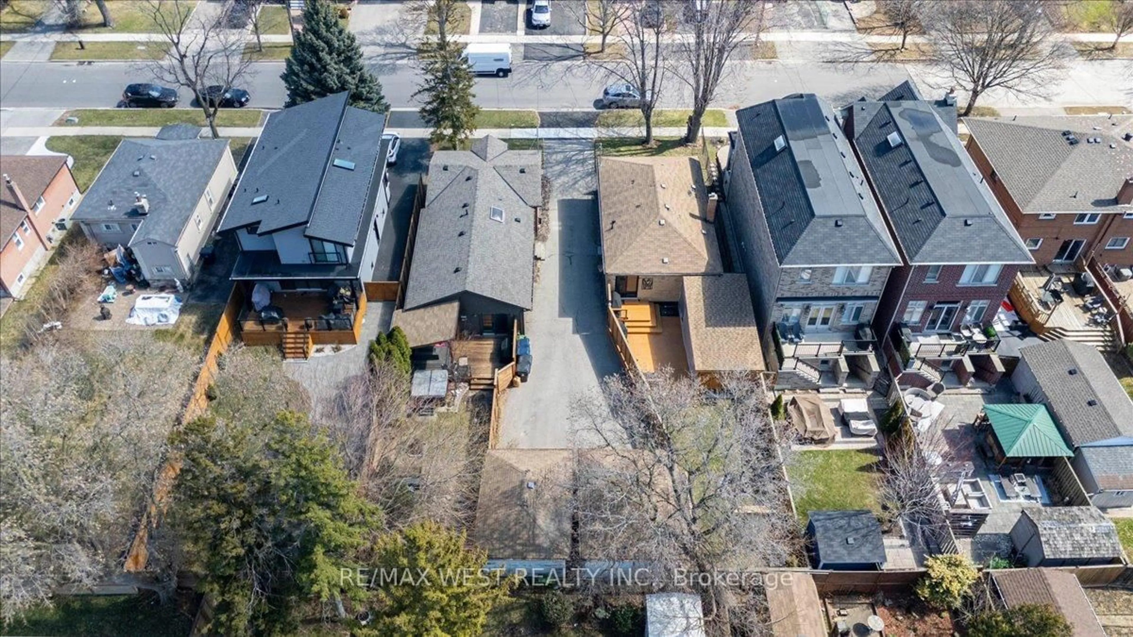 A pic from outside/outdoor area/front of a property/back of a property/a pic from drone, street for 200 & 204 Delta St, Toronto Ontario M8W 4E4