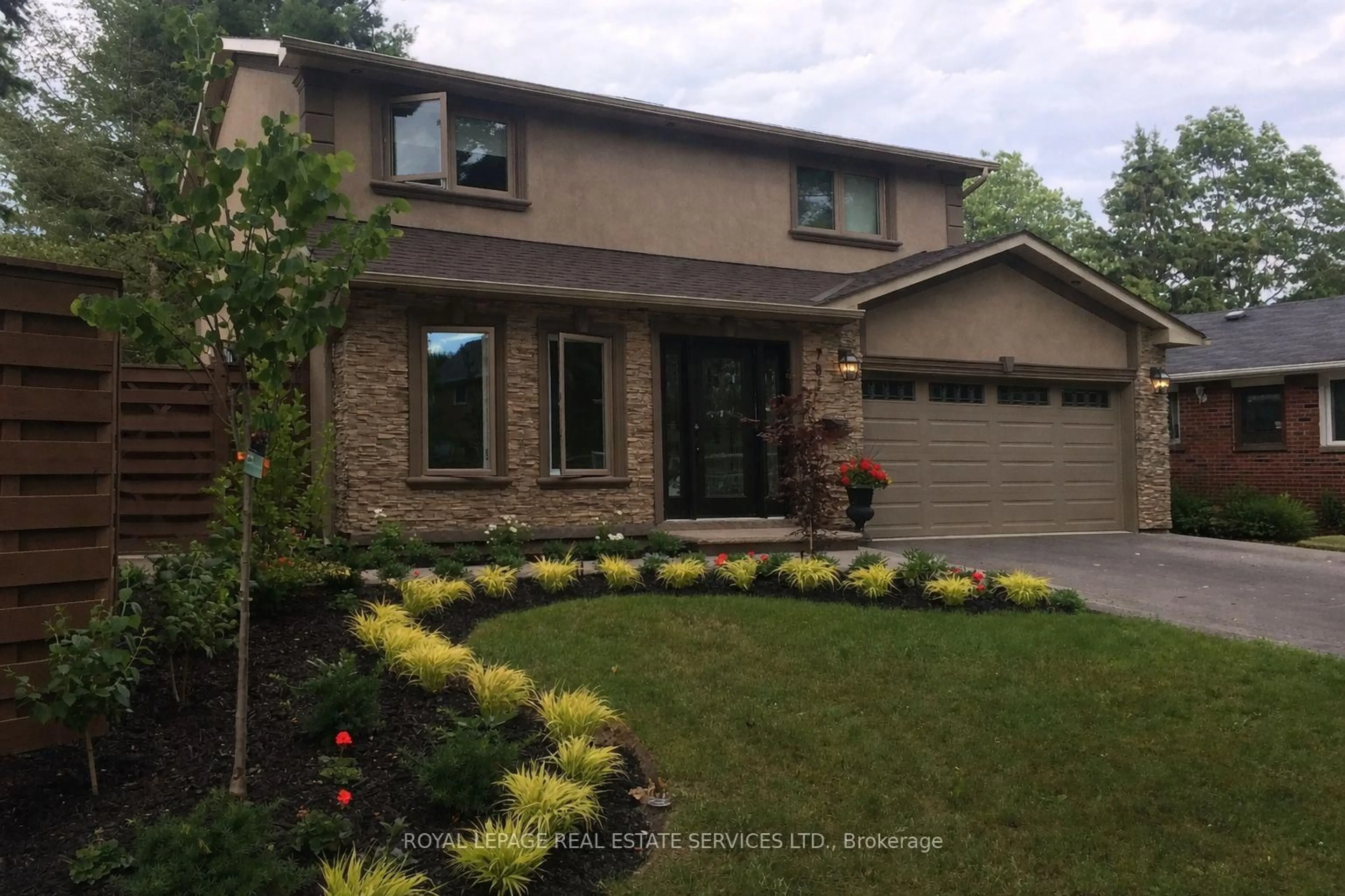 Home with brick exterior material, street for 781 Fletcher Valley Cres, Mississauga Ontario L5J 2X4