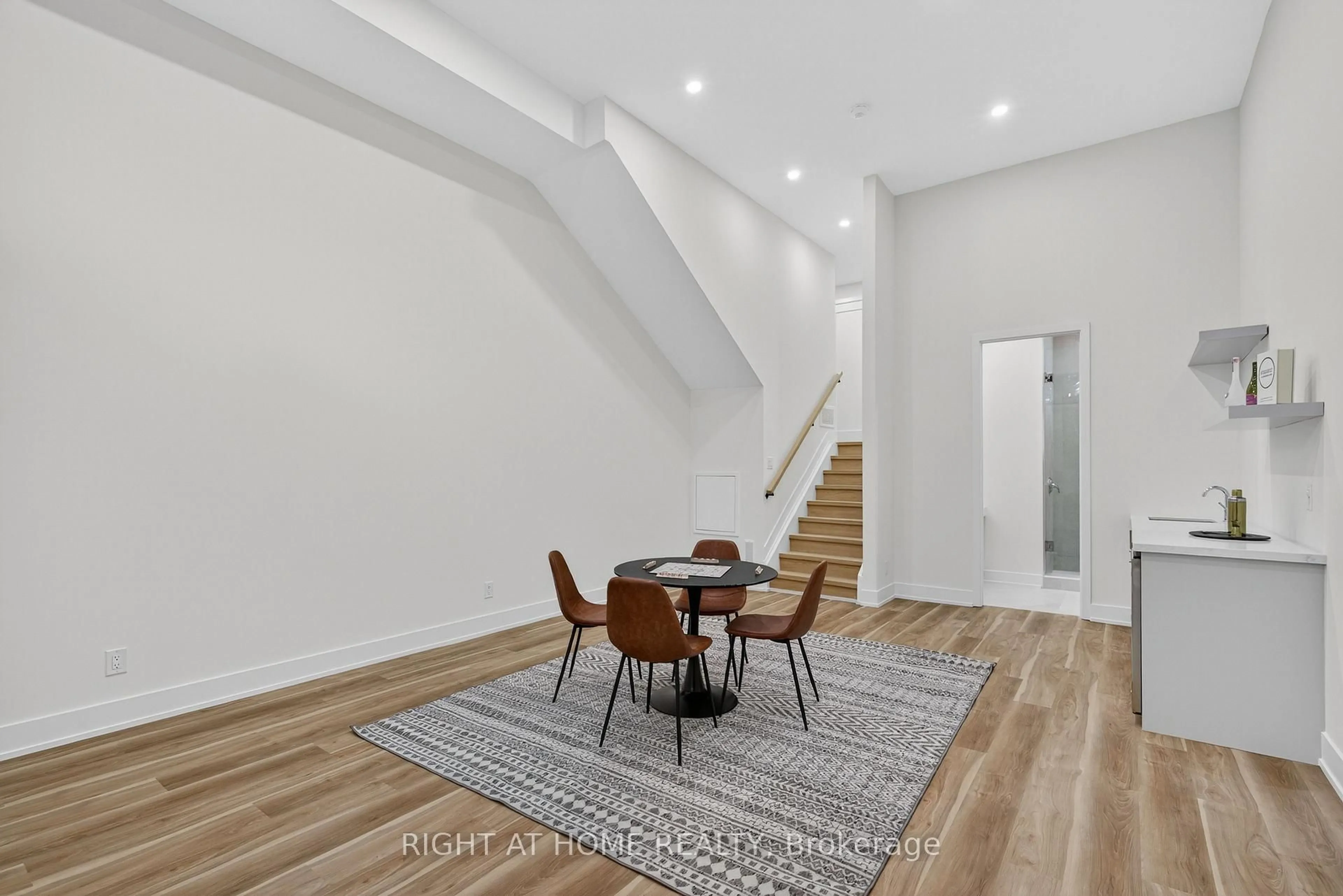 Unknown for 15A ROSEMEADE Ave, Toronto Ontario M8Y 3A2