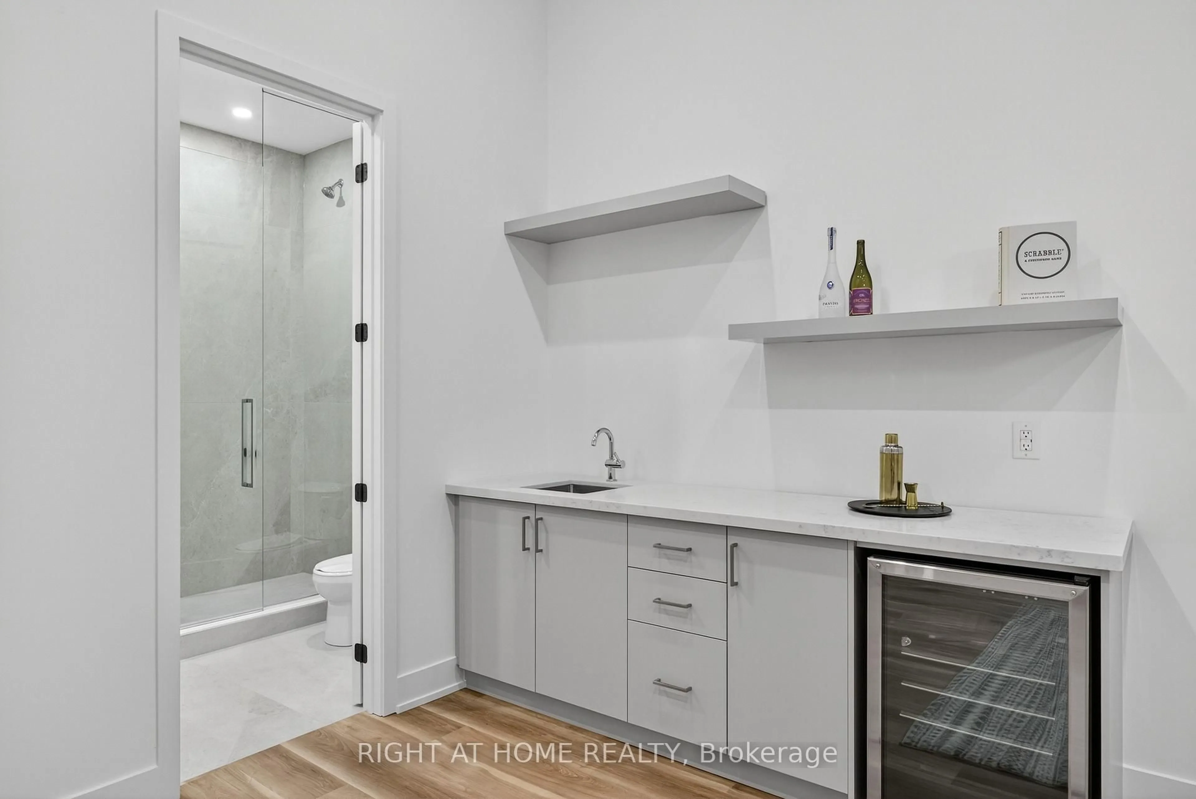 Contemporary bathroom, ceramic/tile floor for 15A ROSEMEADE Ave, Toronto Ontario M8Y 3A2