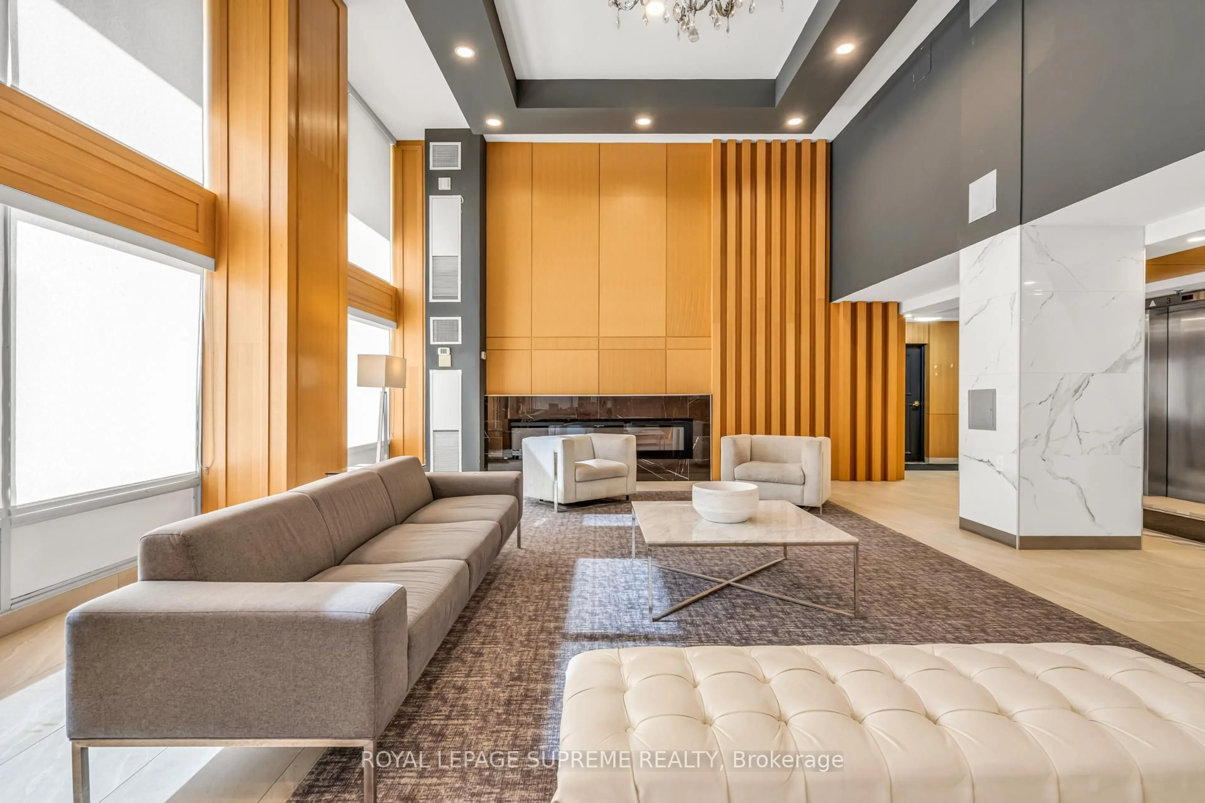 Lobby for 3590 Kaneff Cres #1907, Mississauga Ontario L5A 3X3