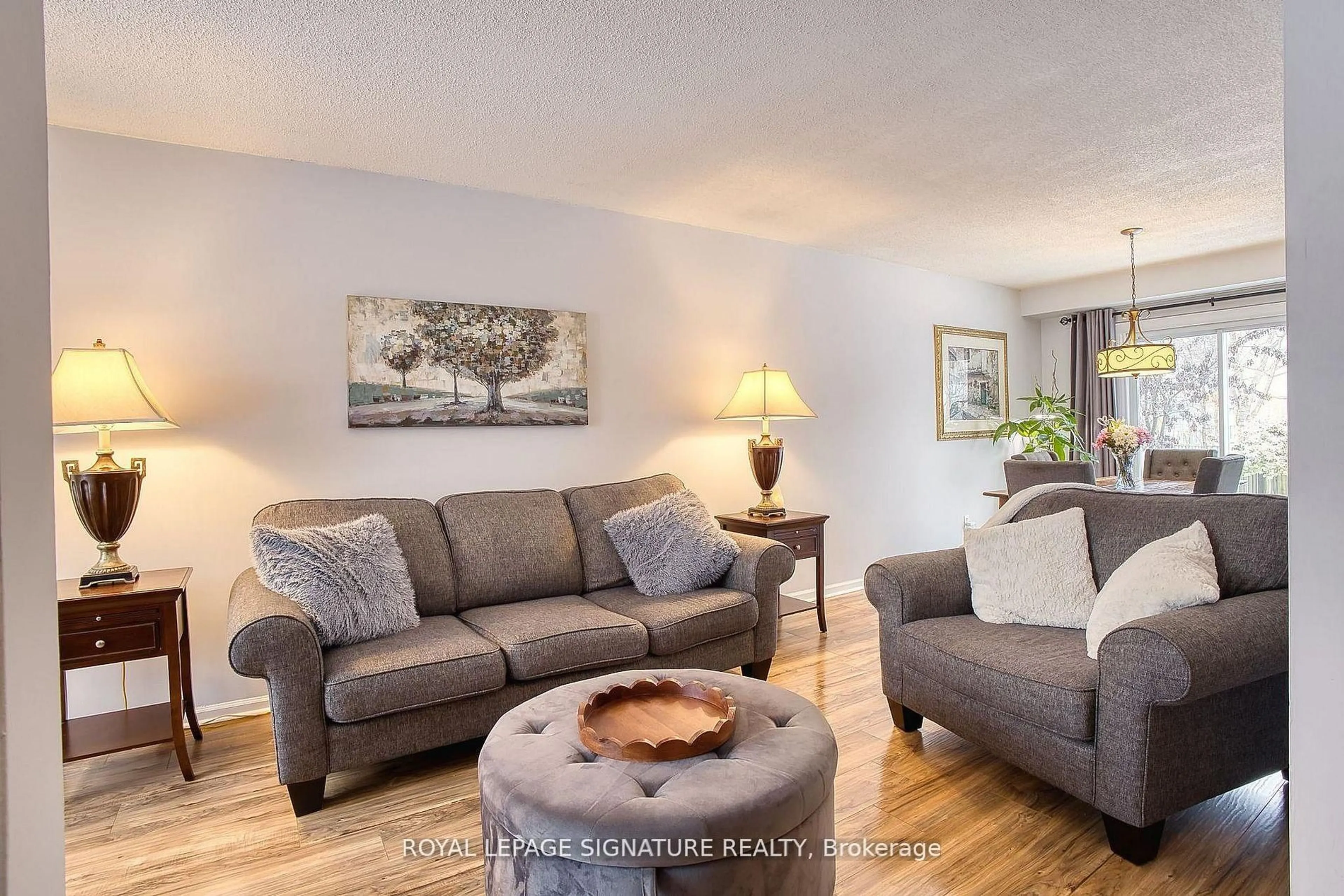 Living room with furniture, wood/laminate floor for 6448 Colebrook Cres, Mississauga Ontario L5N 3E4